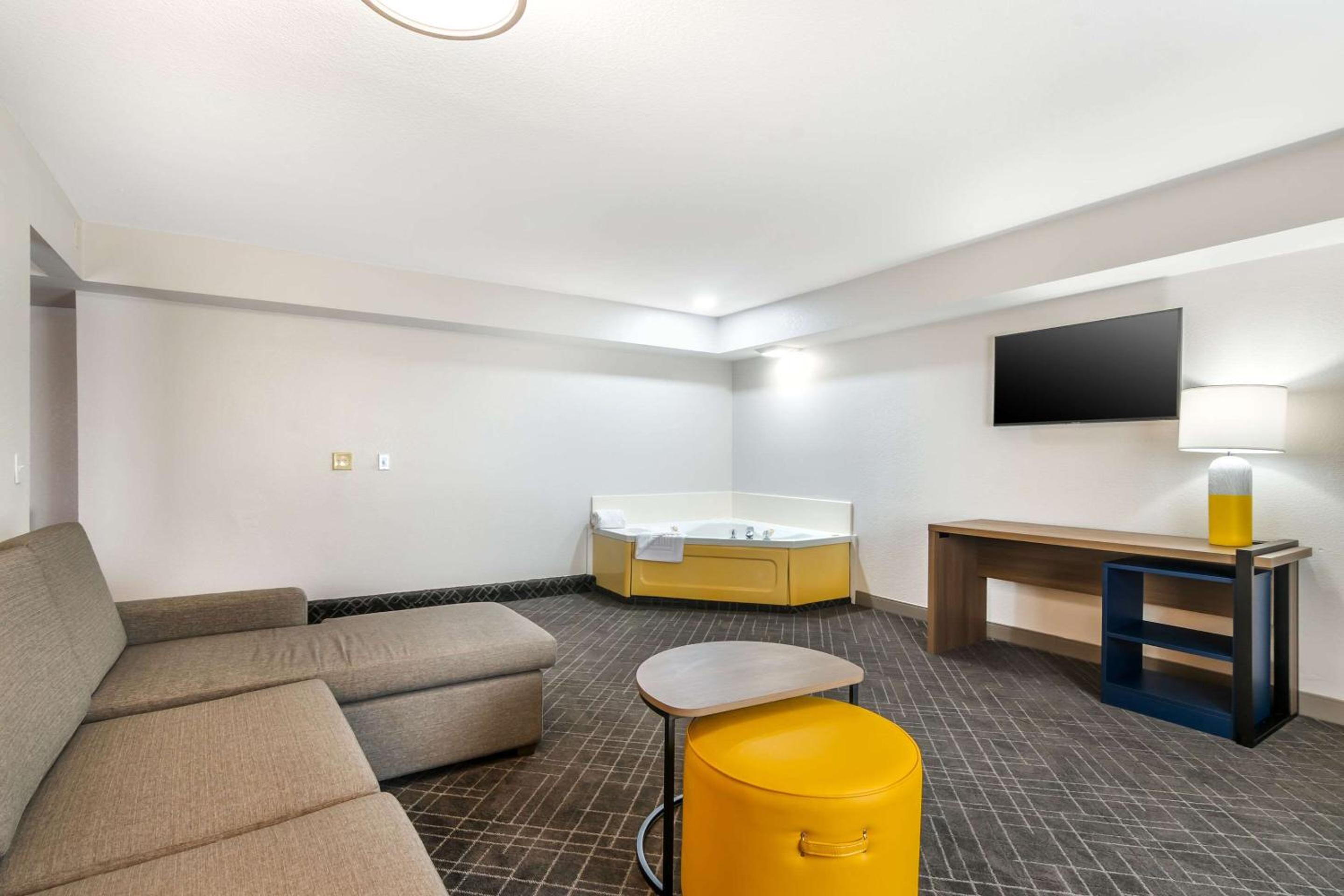 King Room - Disability Access/Non-Smoking - Photo 3