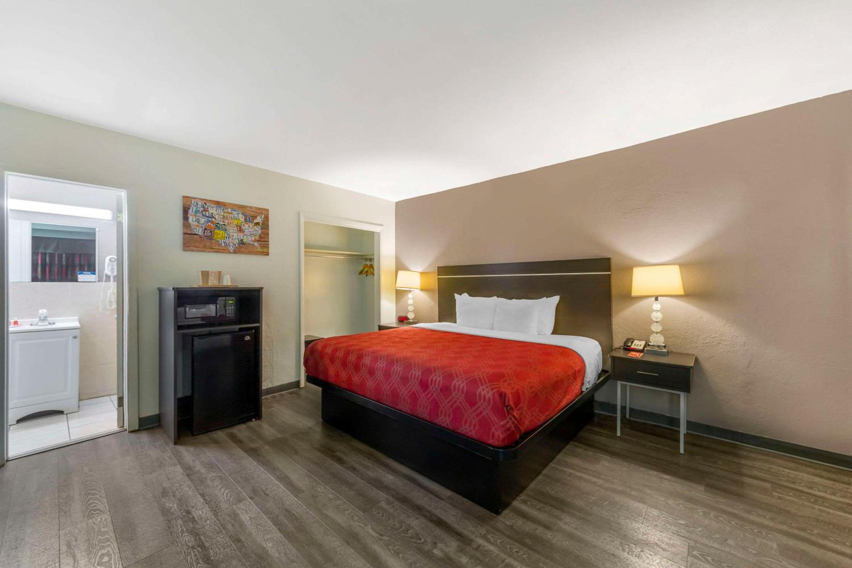 King Room - Non-Smoking photo 3
