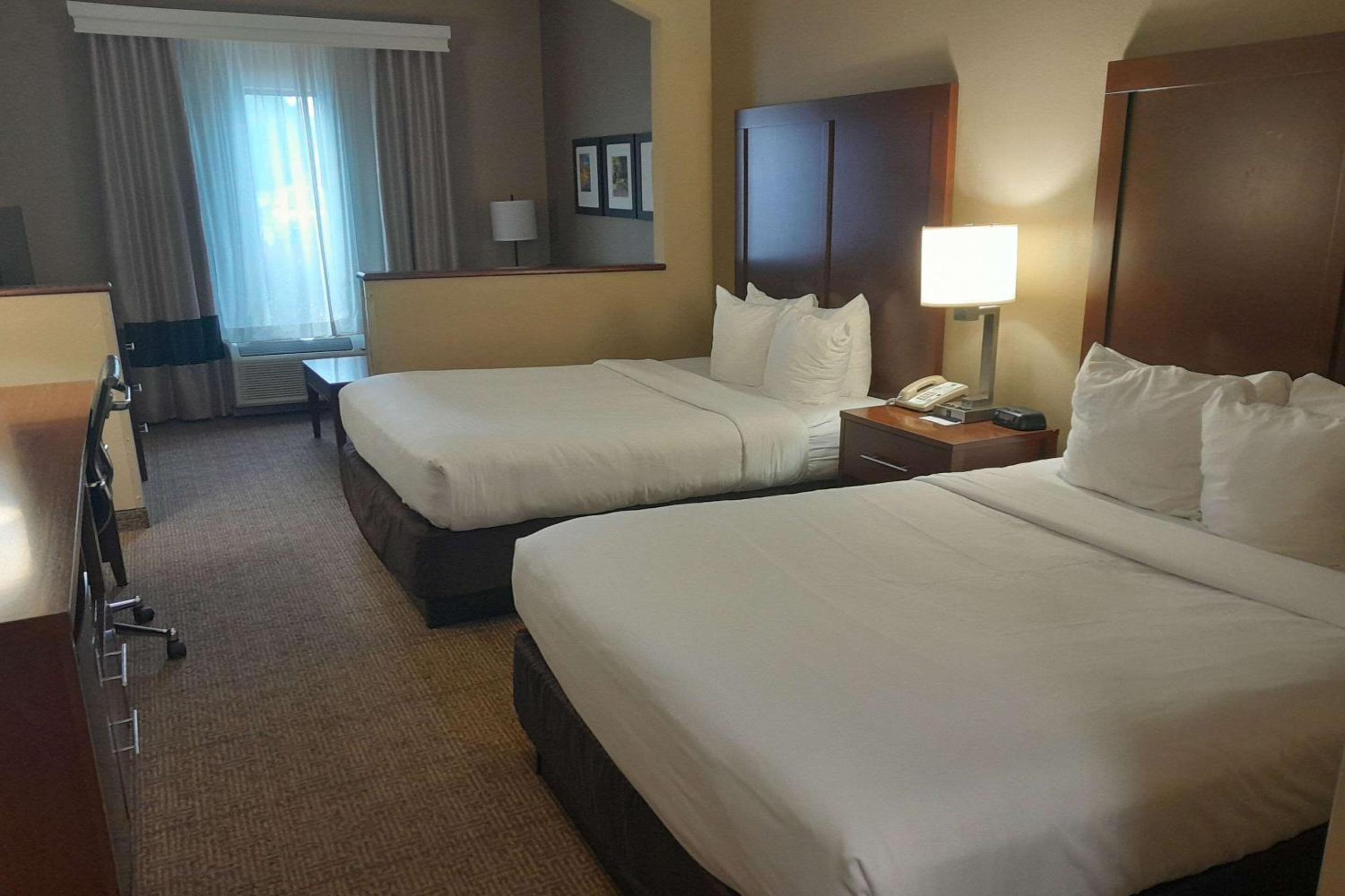 Queen Room with Two Queen Beds - Non-Smoking - Photo 1