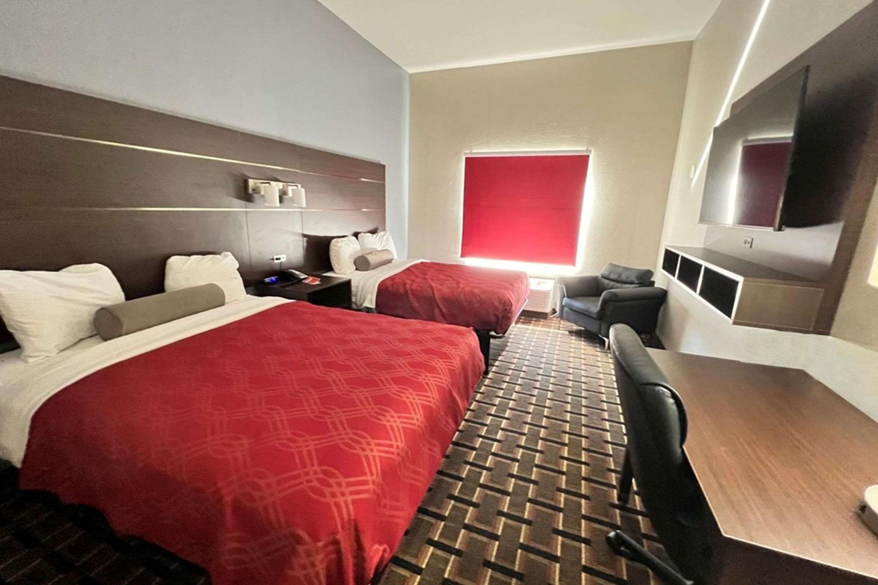 Queen Room with Two Queen Beds - Non-Smoking - Photo 1