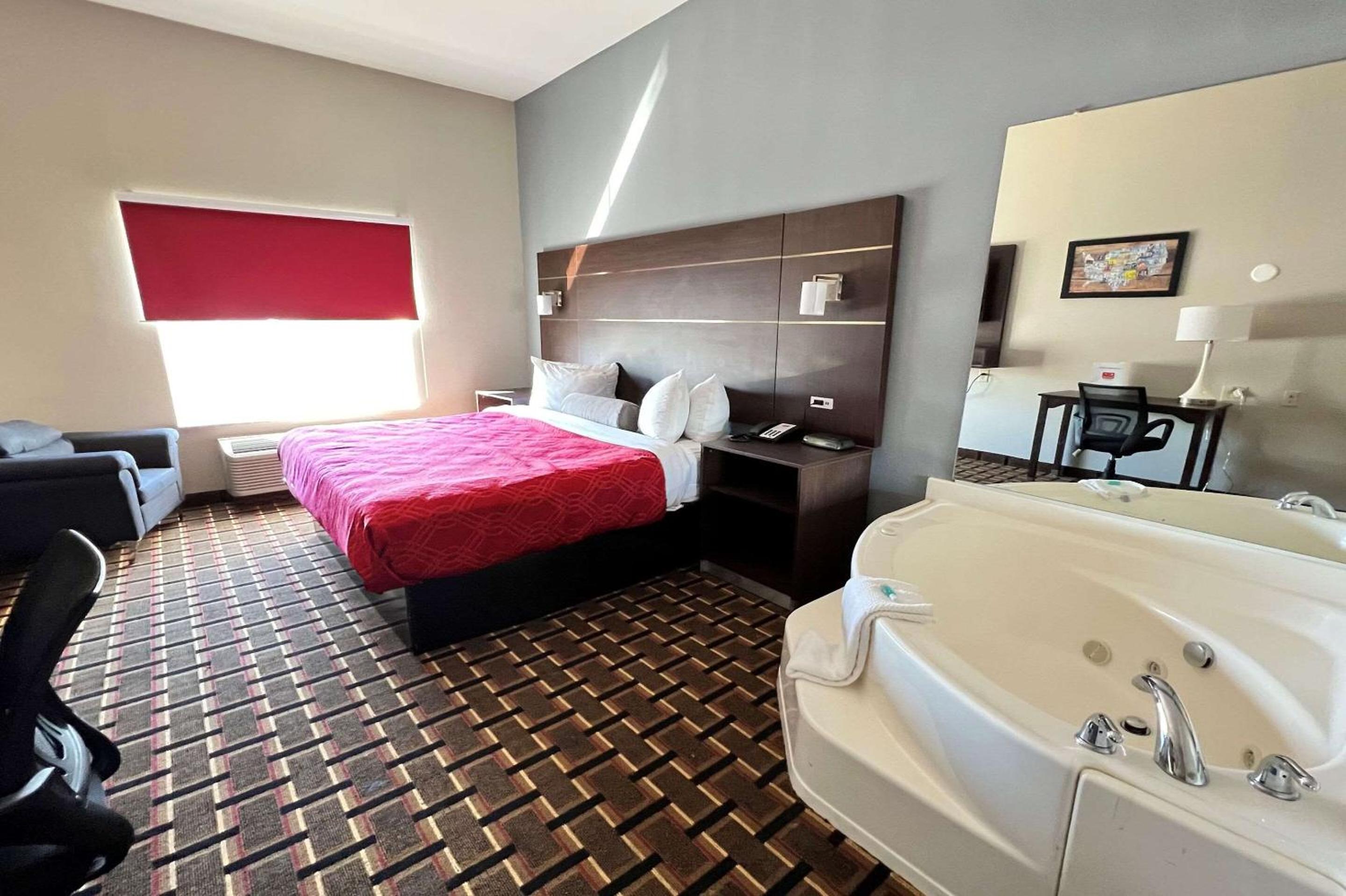 King Suite with Jacuzzi  - Non-Smoking photo 1