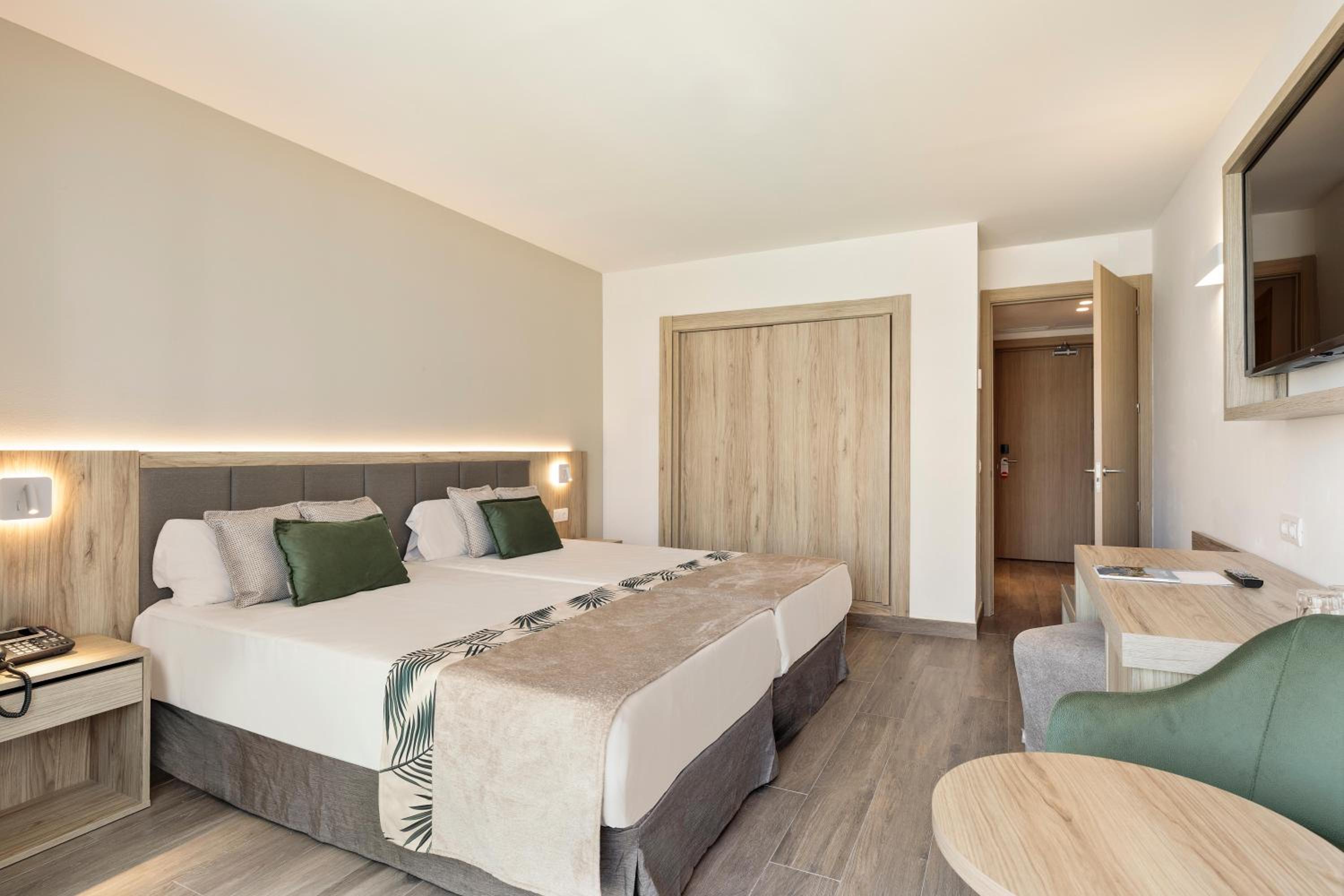 Superior Twin Room - Photo 10