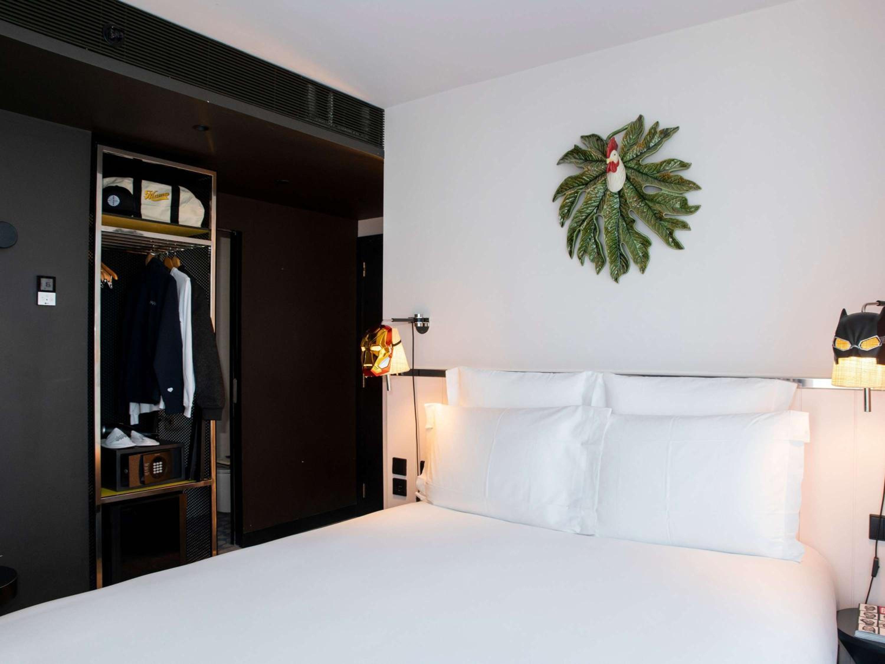 SMALL MAMA Double Room with Balcony and Avenue View - Photo 1