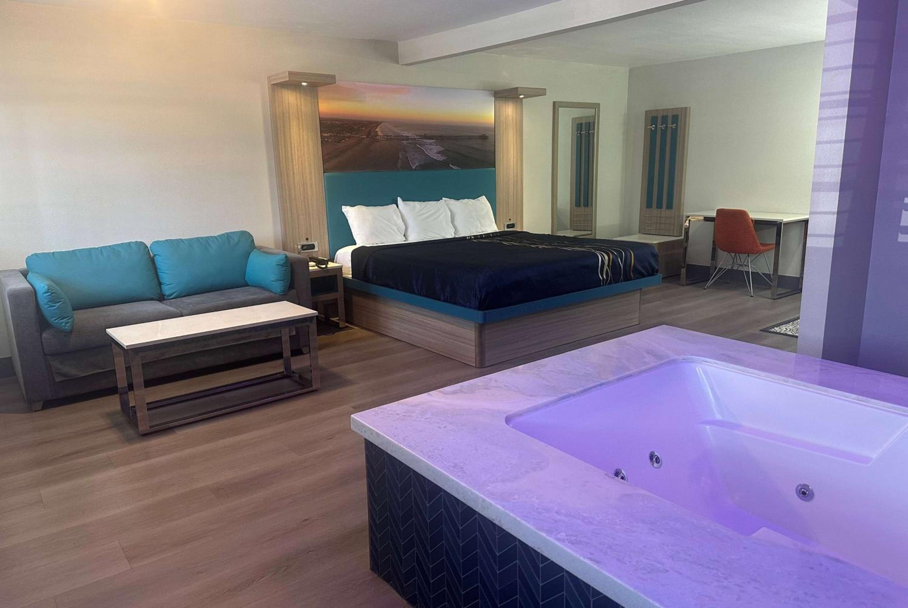 King Suite with Jetted Tub - Non-Smoking