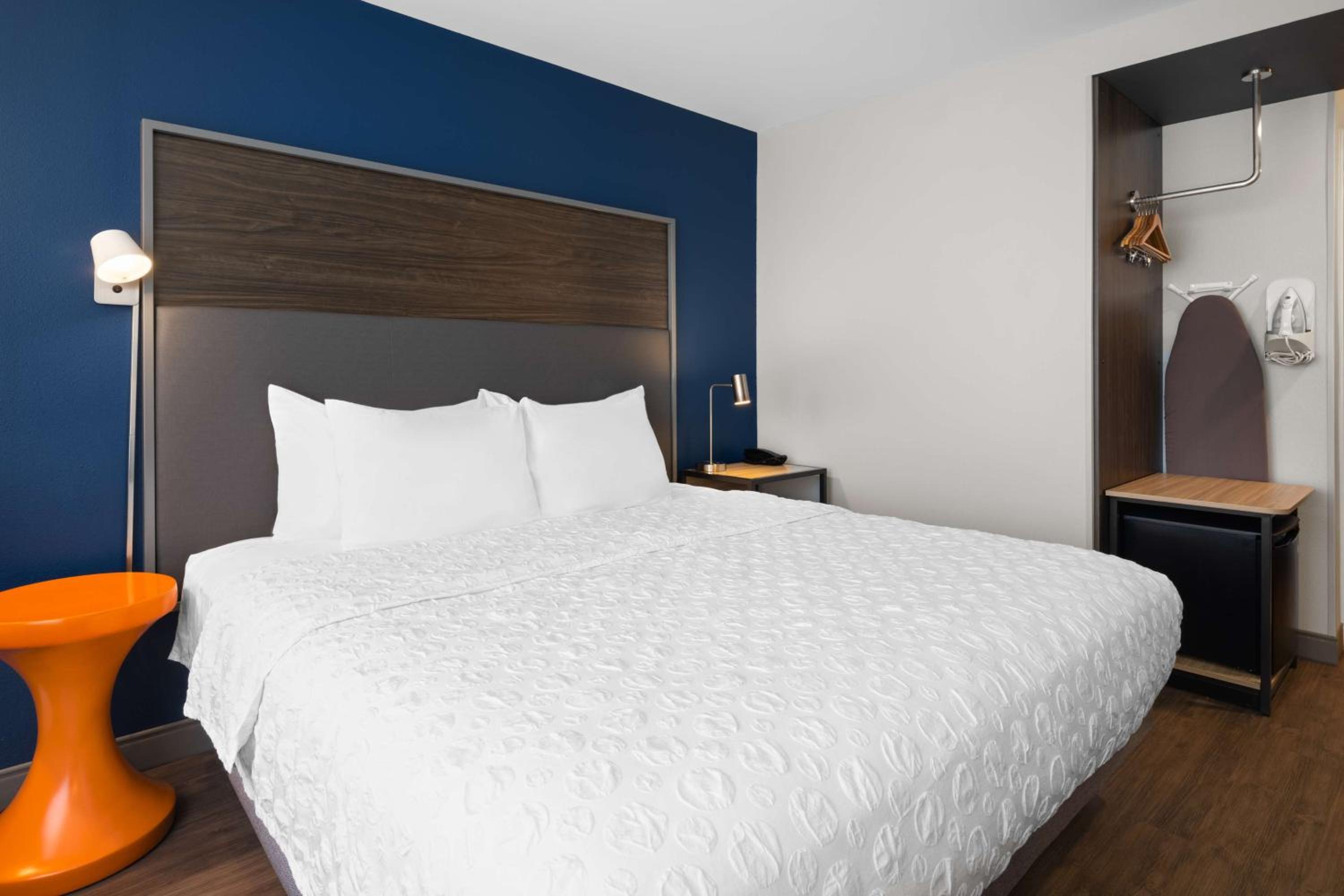 King Room - Hearing Access - Photo 1