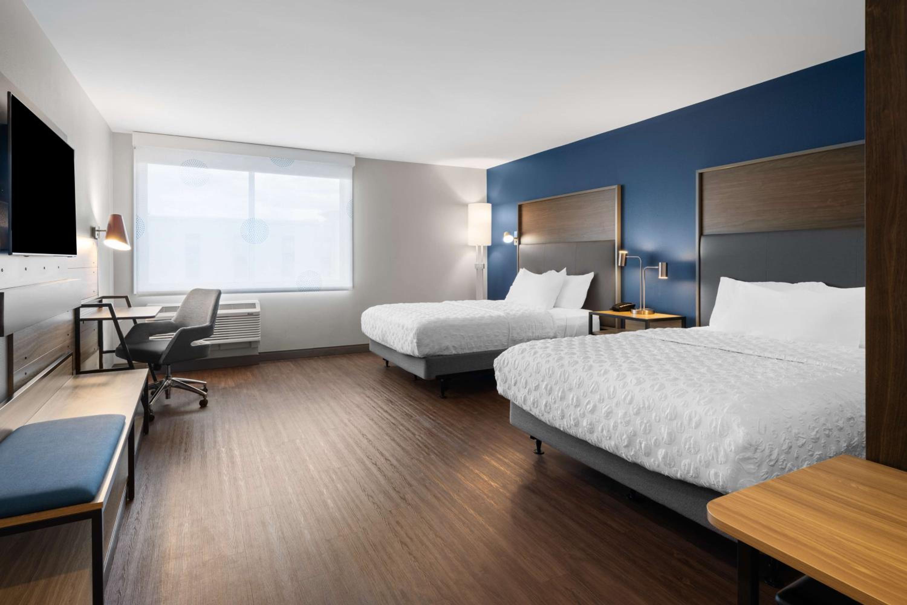 Queen Room with Two Queen Beds - Mobility Access - Photo 2