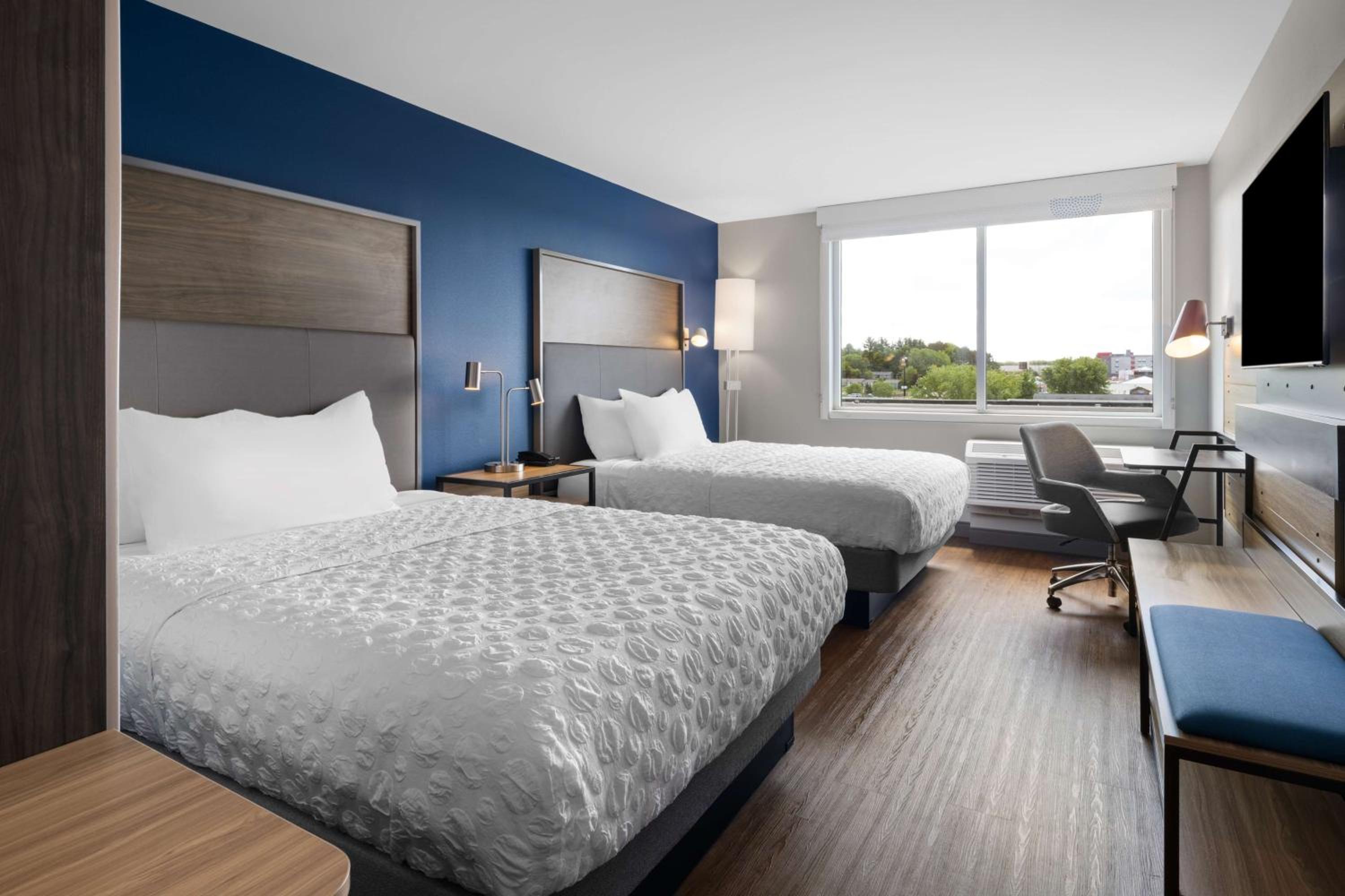 Queen Room with Two Queen Beds and Walk-In Shower - Photo 4