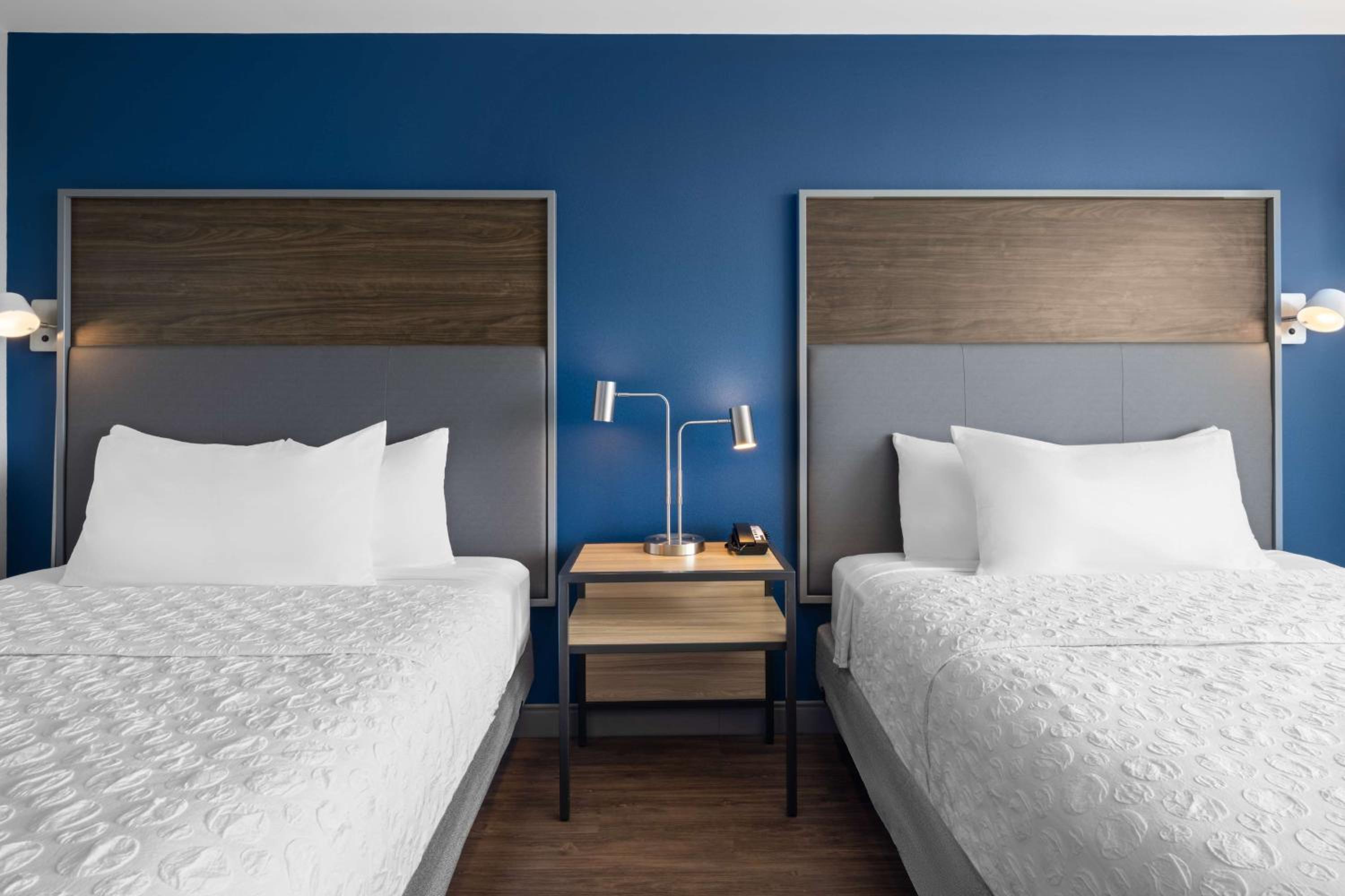 Queen Room with Two Queen Beds and Walk-In Shower - Photo 5