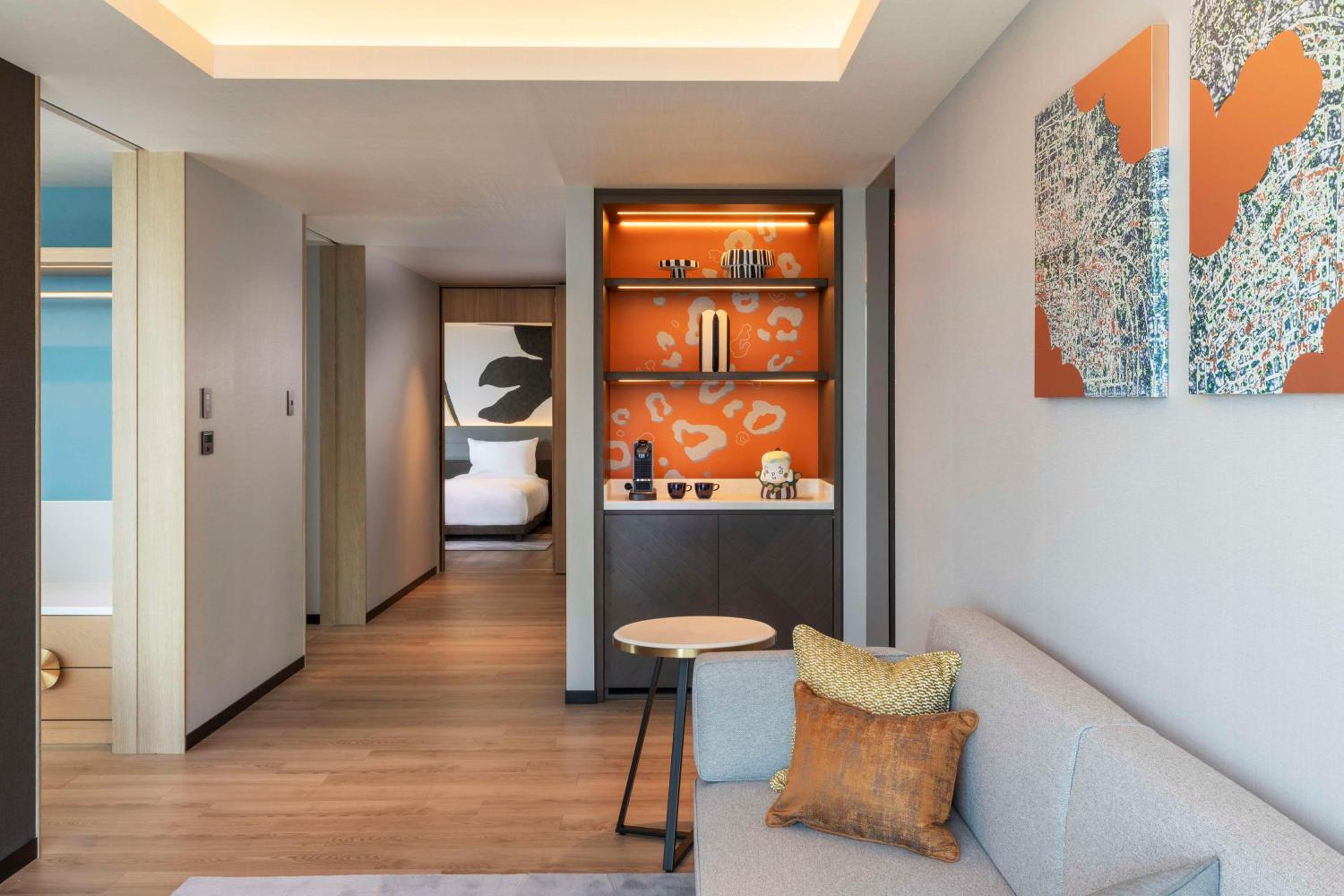 Corner King Suite