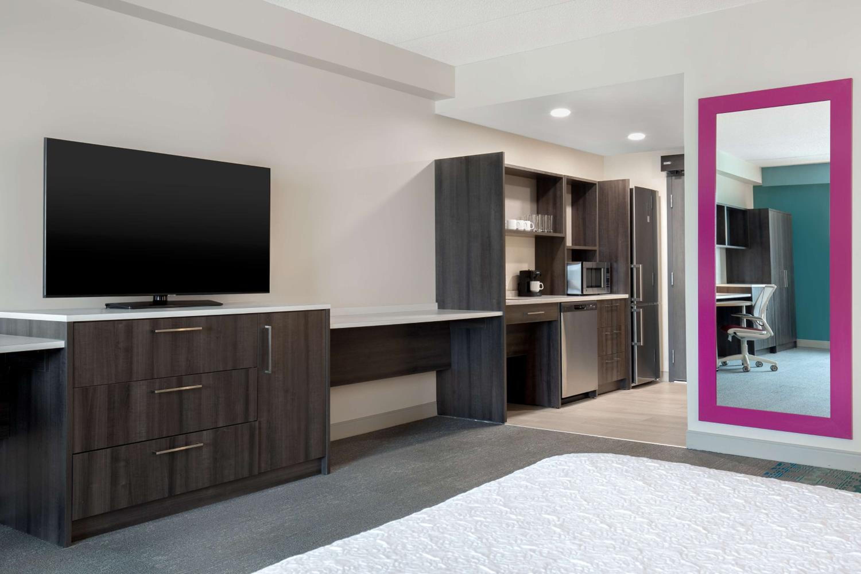 Queen Studio Suite - Mobility/Hearing Accessible