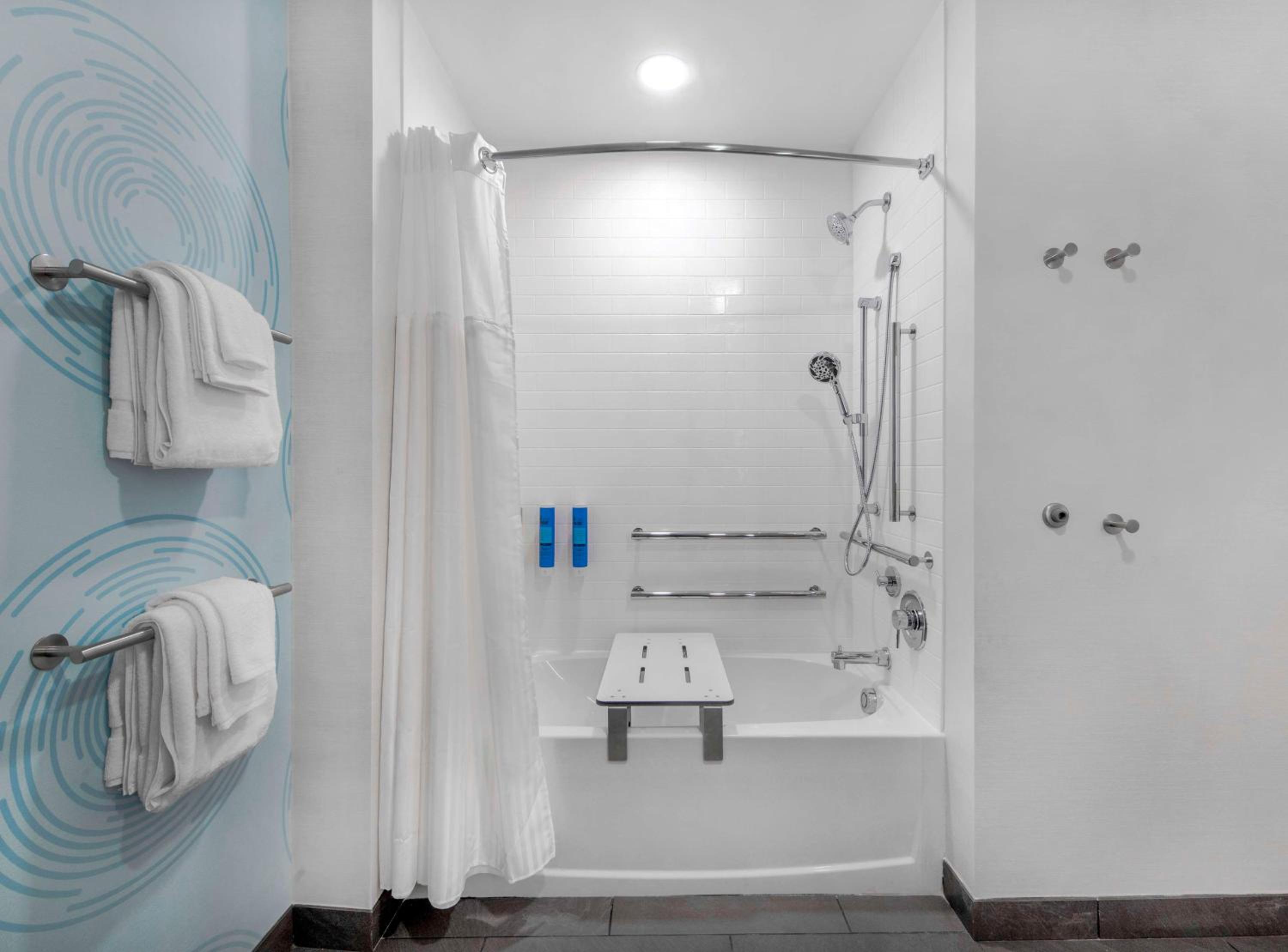 Queen Room with Two Queen Beds - Mobility Access - Photo 6