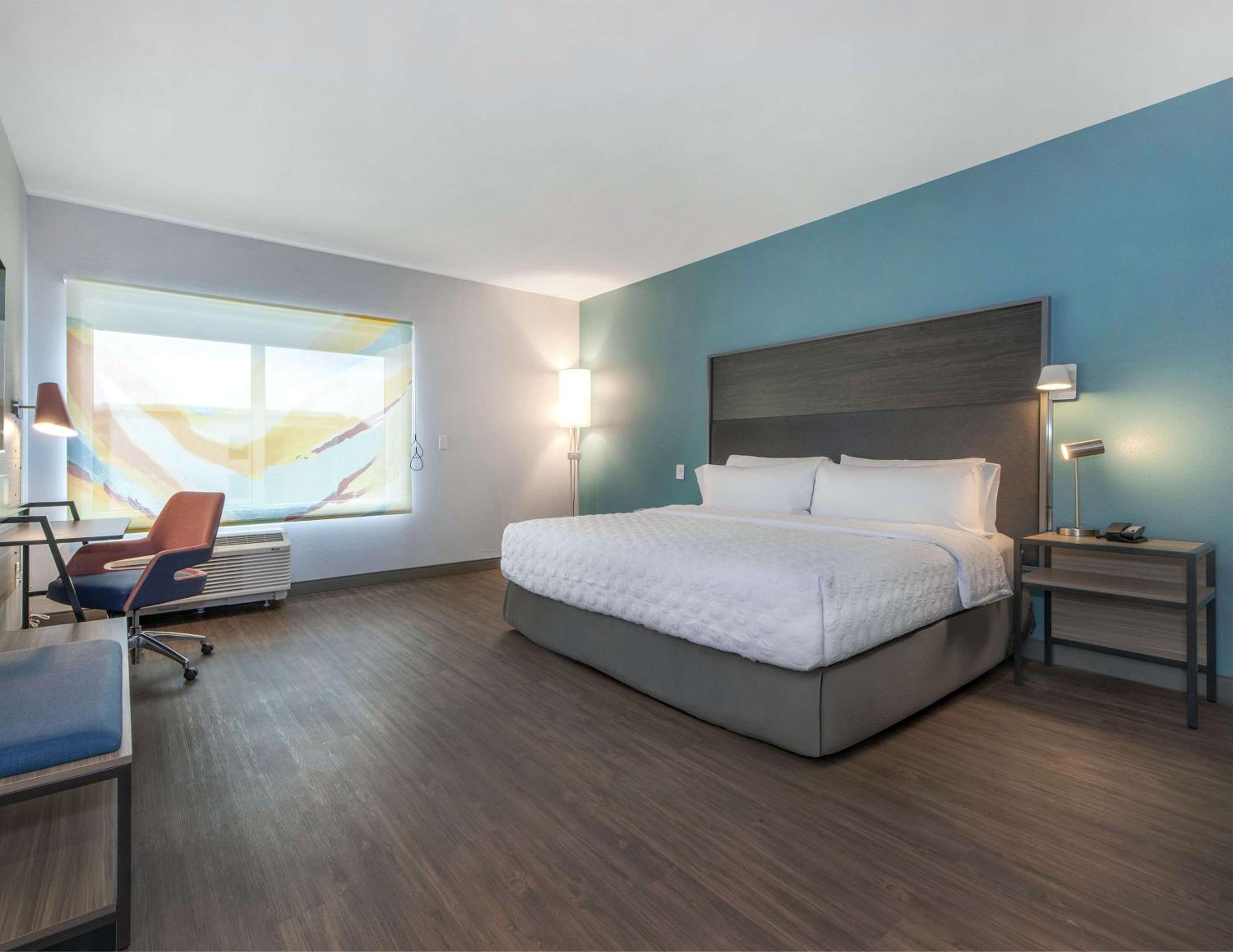 King Room with Bath Tub - Mobility Access - Photo 1
