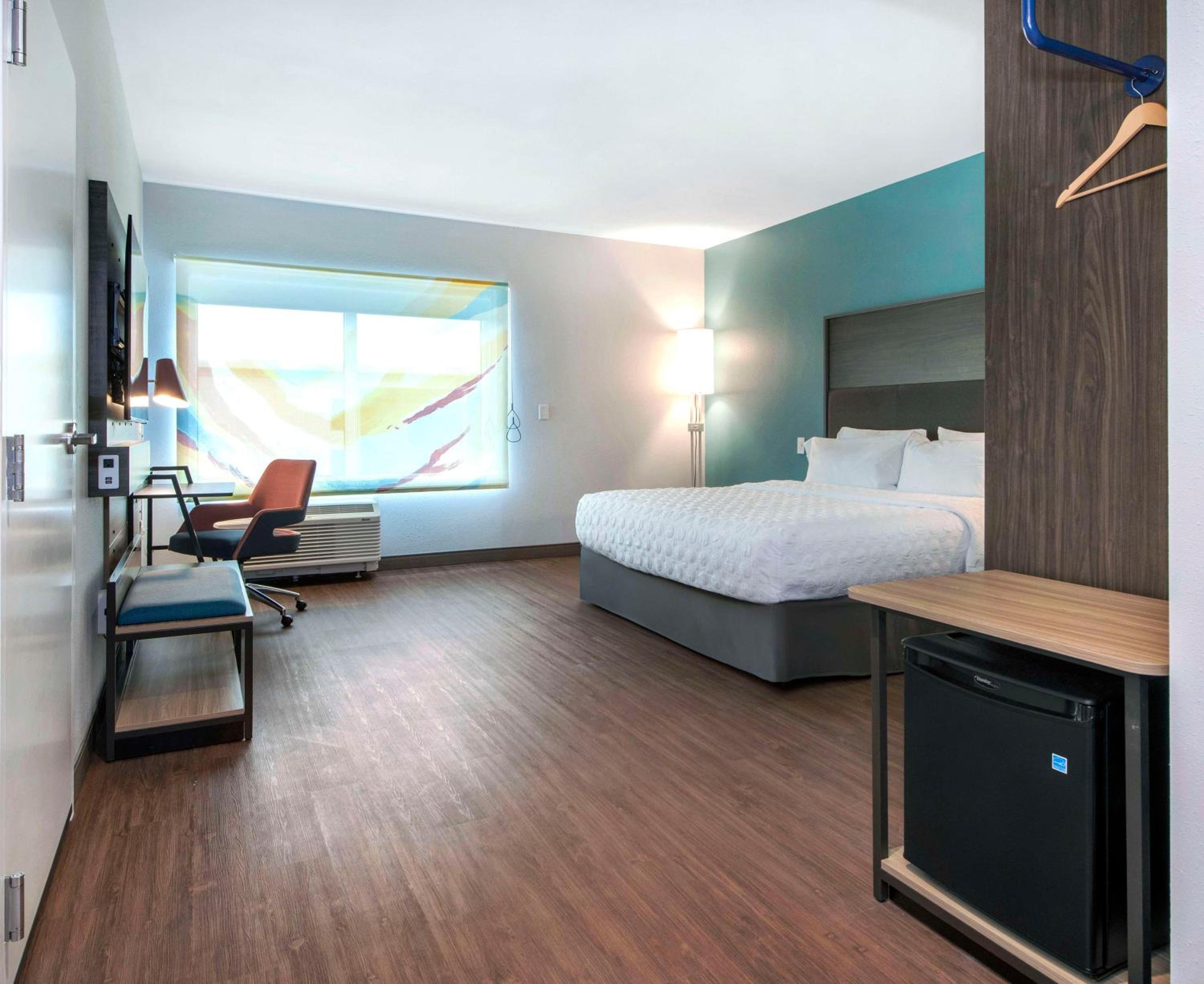 King Room with Bath Tub - Mobility Access - Photo 6