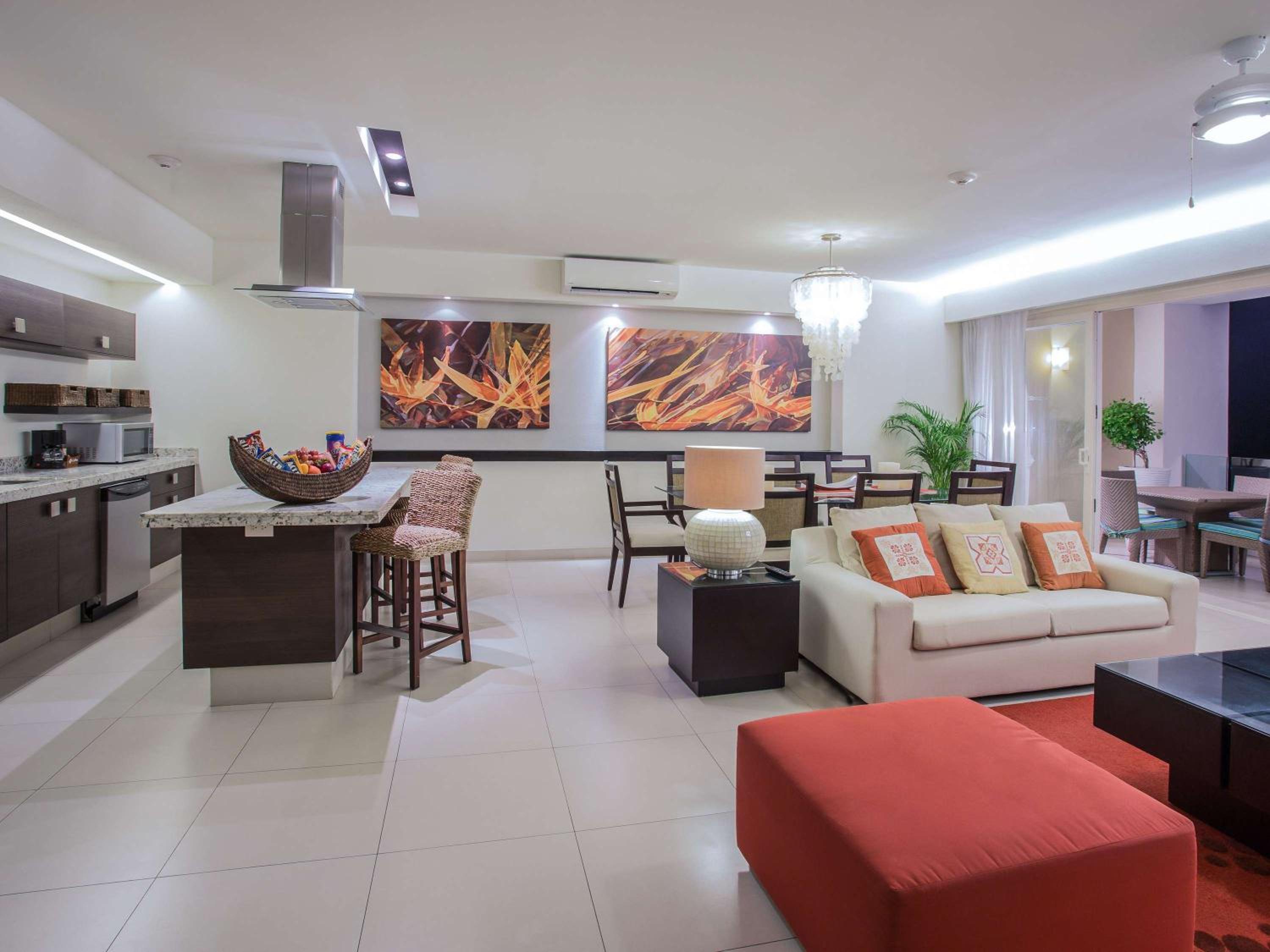 One-Bedroom King Room with Two King and Two Double Beds and Balcony - Kitchen
