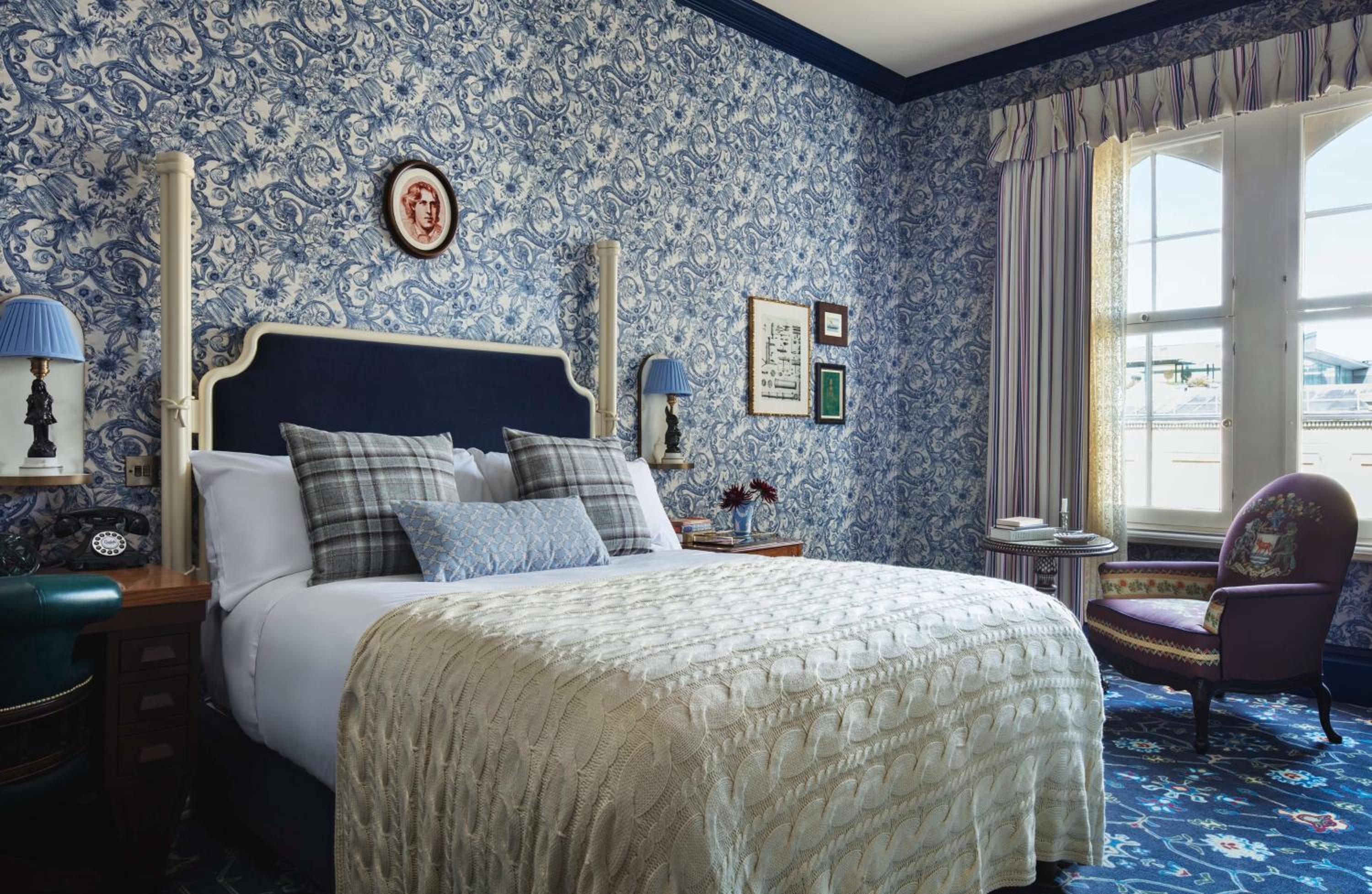Graduate Deluxe King Room with Historic View