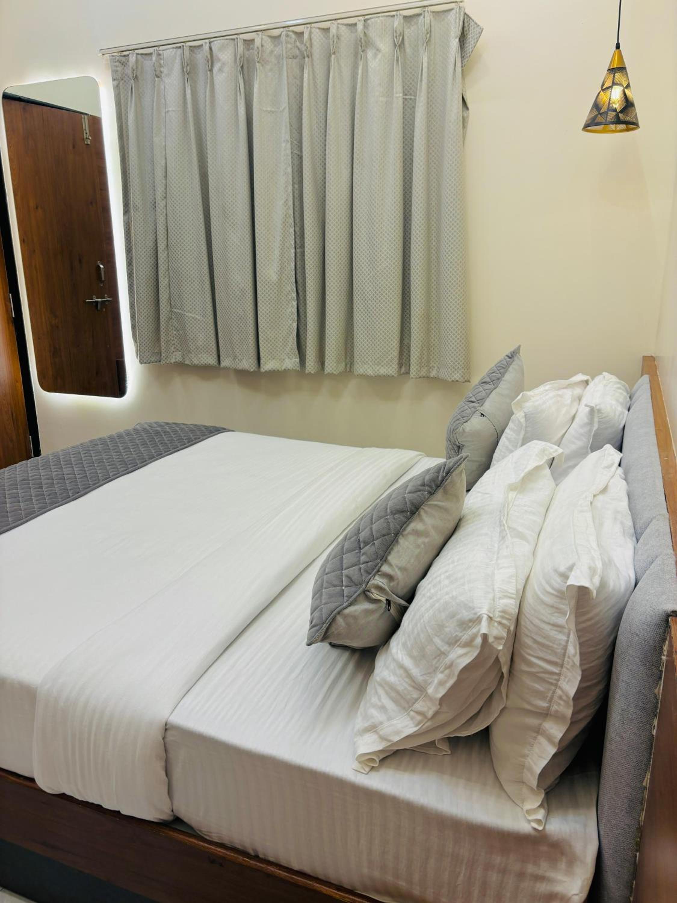 Deluxe Double Room with Balcony photo 2