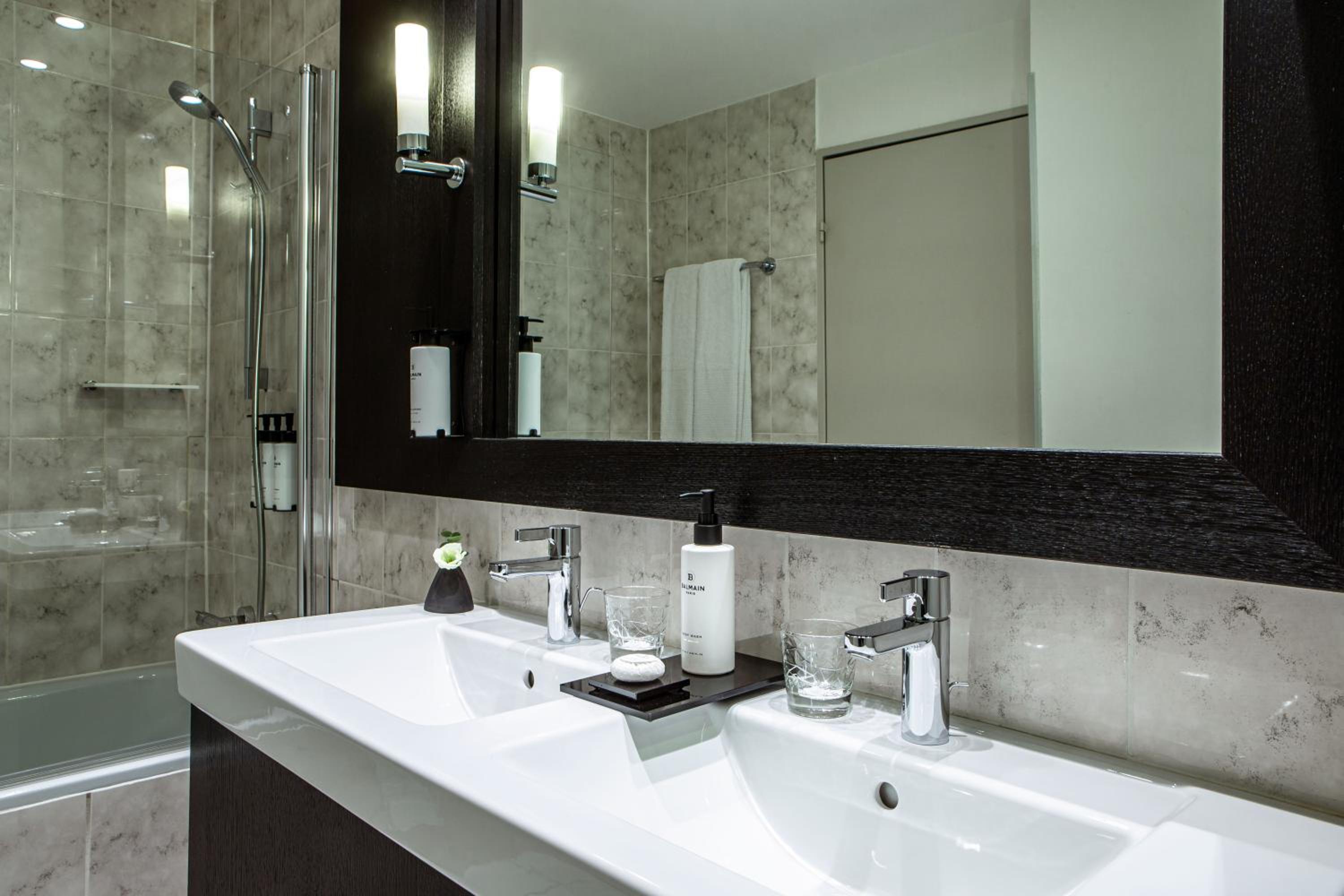 Junior King Suite with Lounge Area - Photo 4