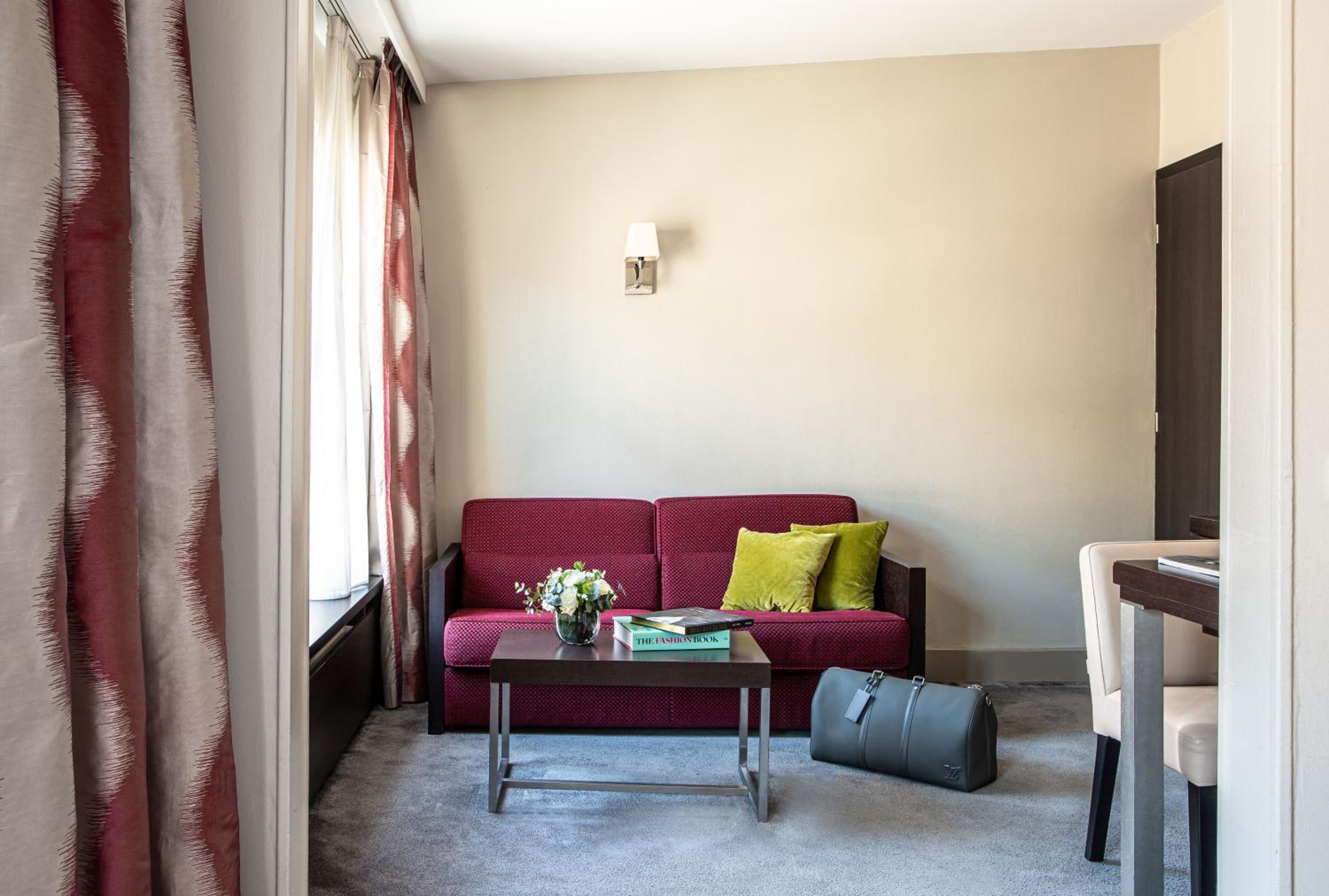 Junior King Suite with Lounge Area - Photo 1
