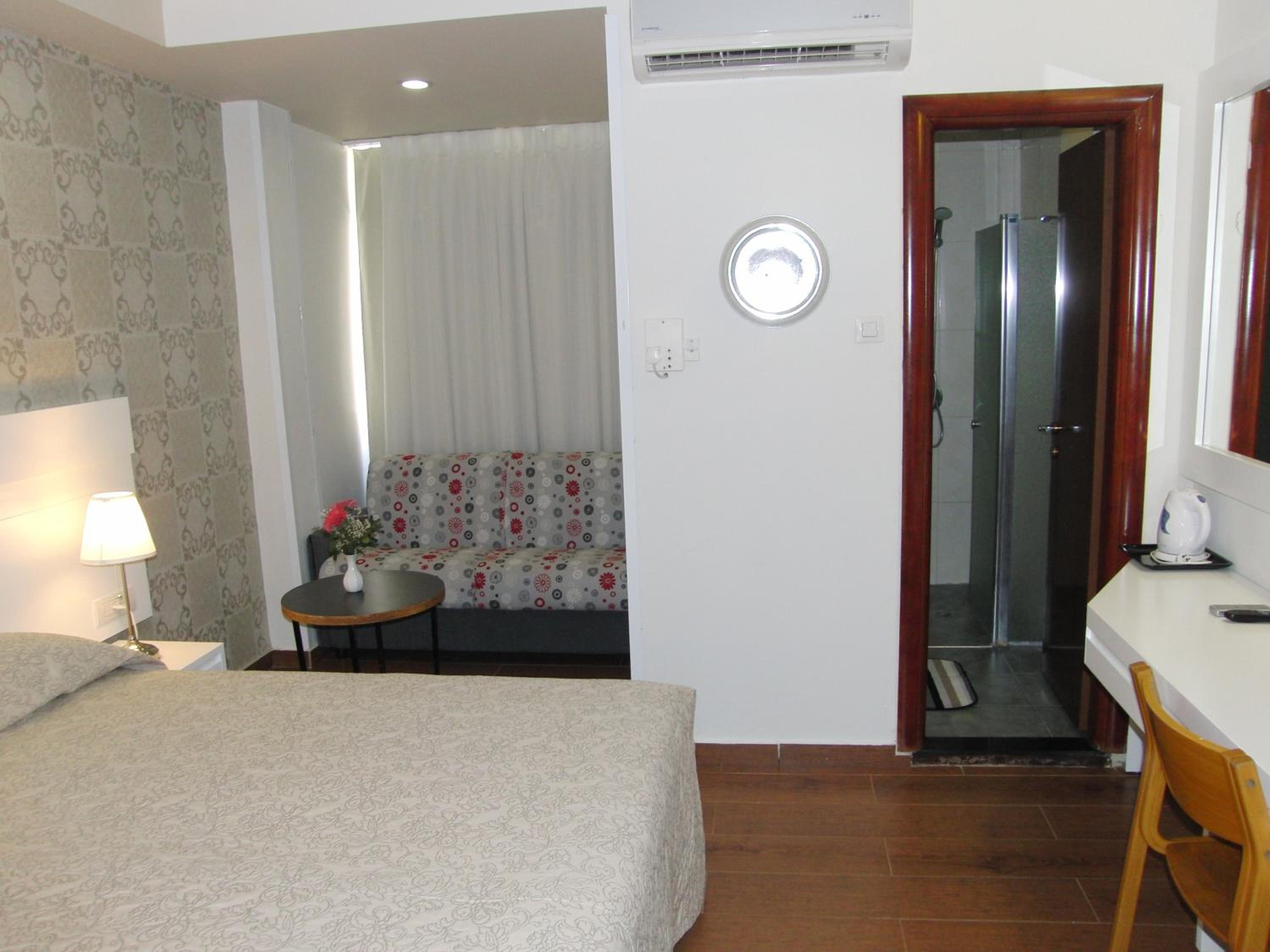 Family Room (2 Adults + 1 Child) photo 1