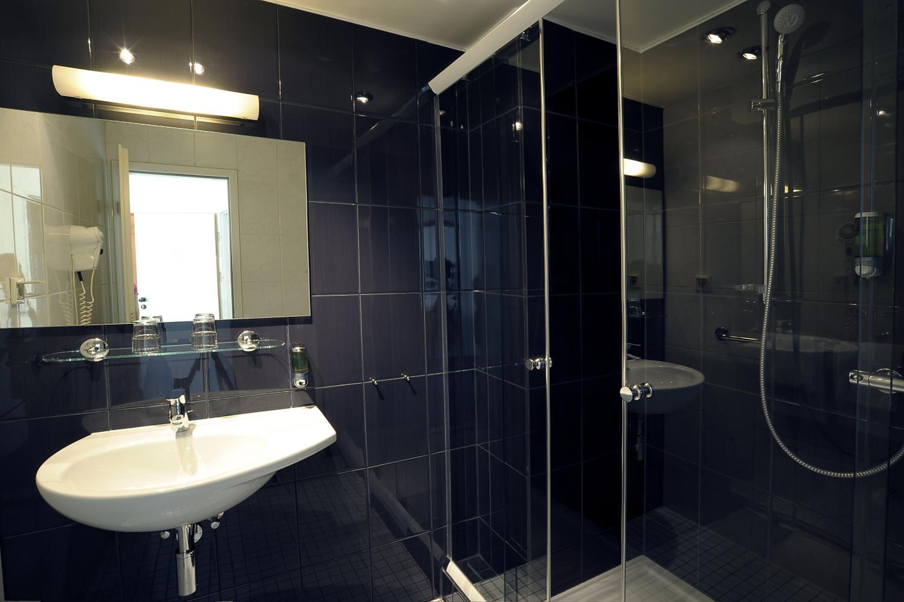 Double or Twin Room with Air Conditioning photo 1