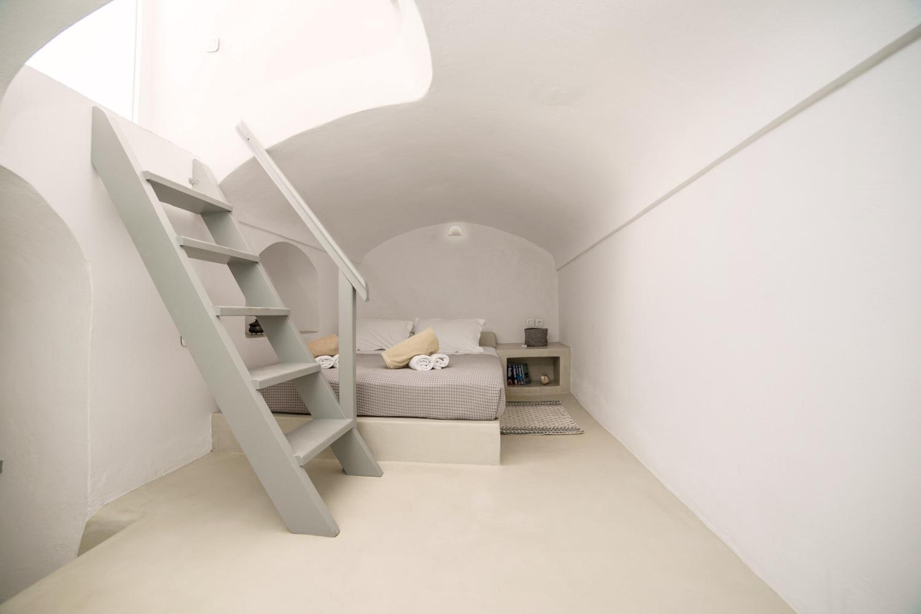 The Volcano Cave House - Photo 5