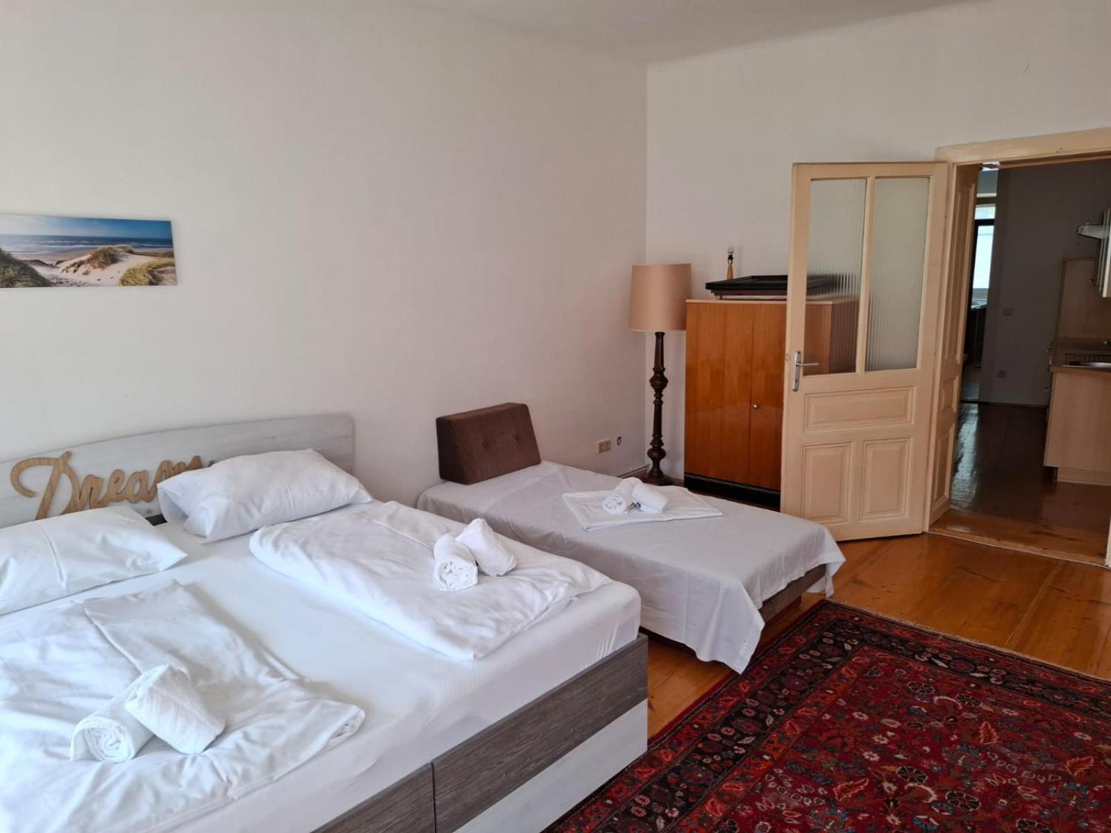 Quadruple Room with Bathroom - Photo 6