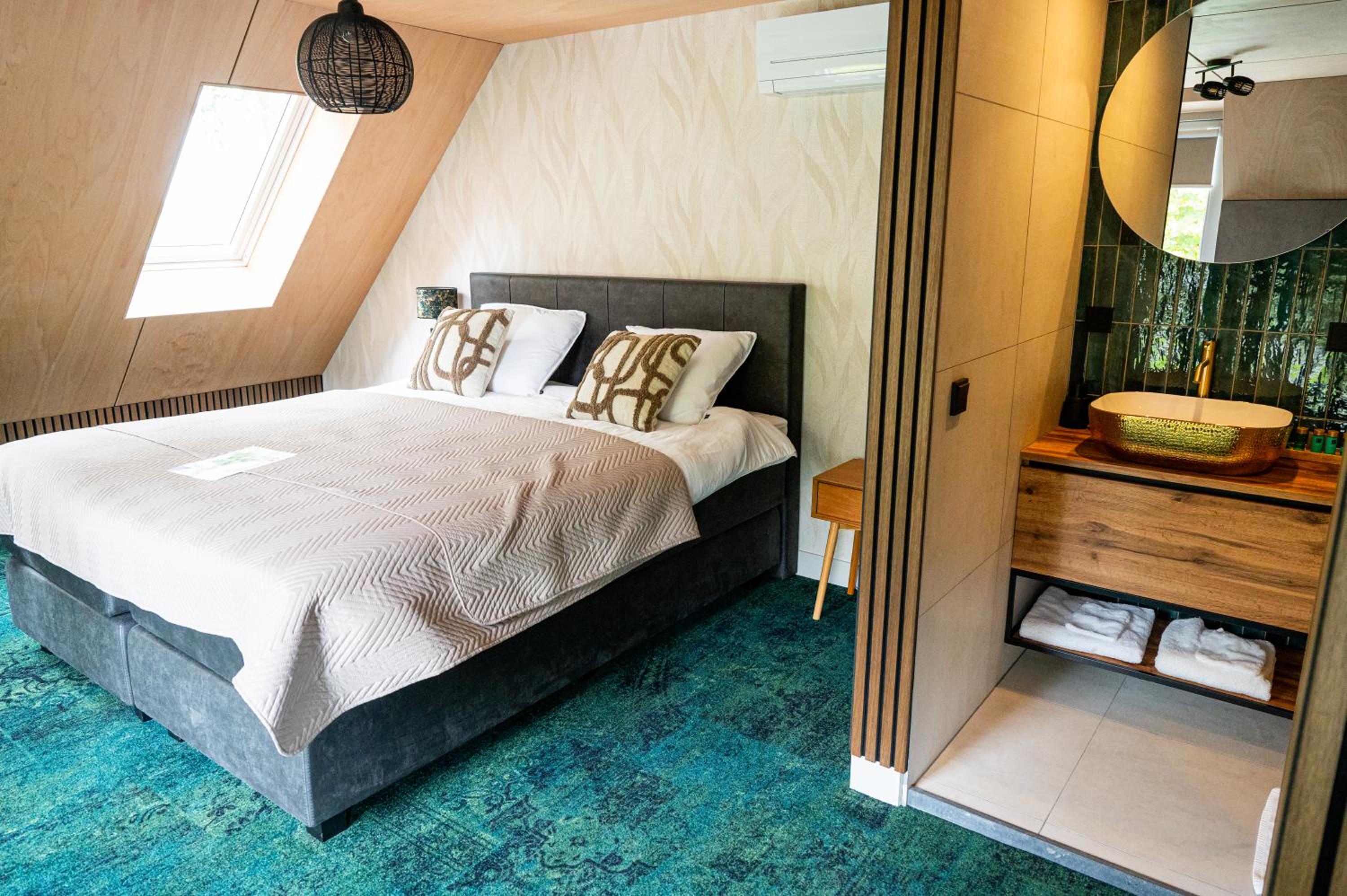 Superior King Room photo 1