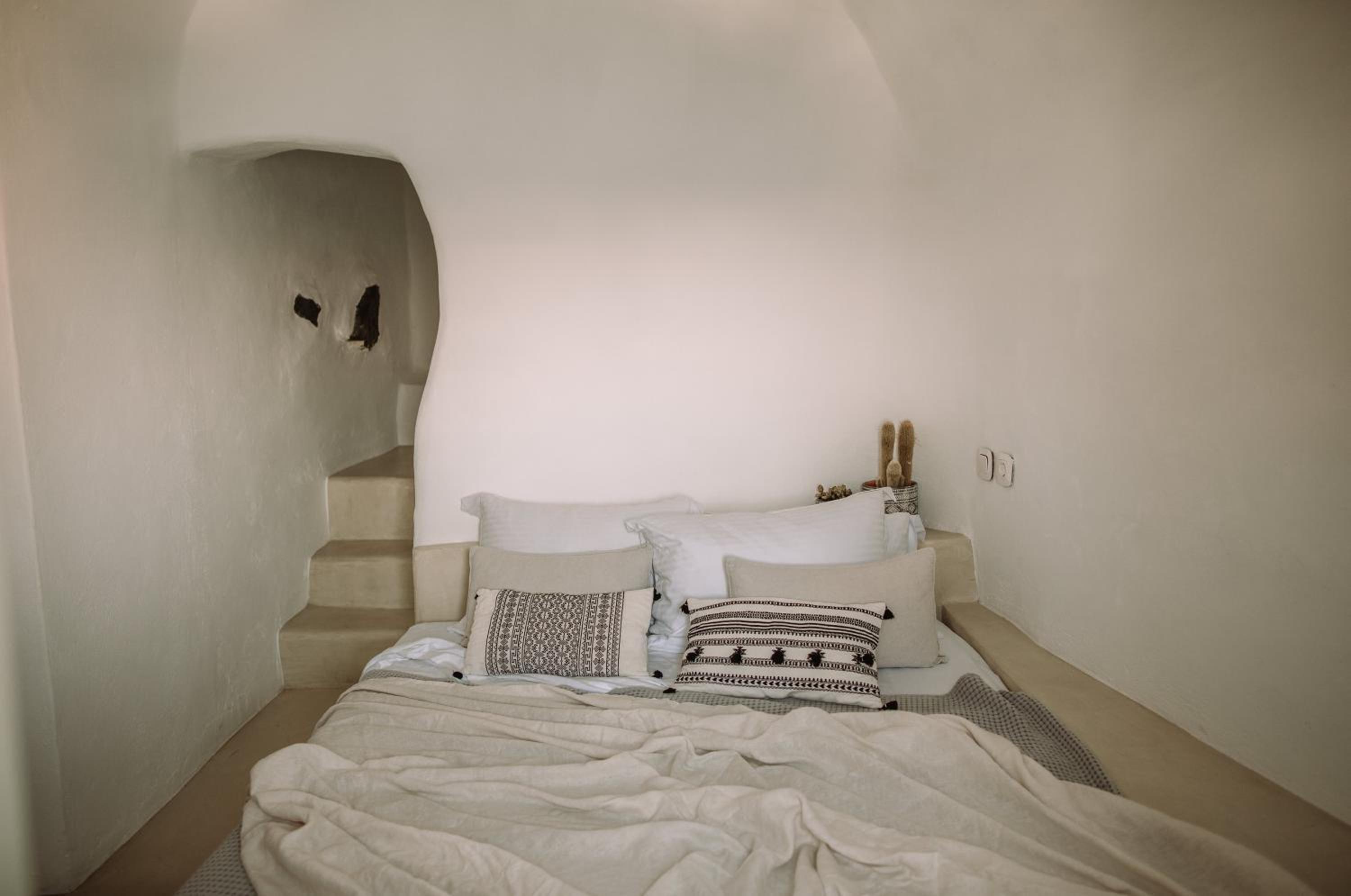 The Volcano Cave House - Photo 20
