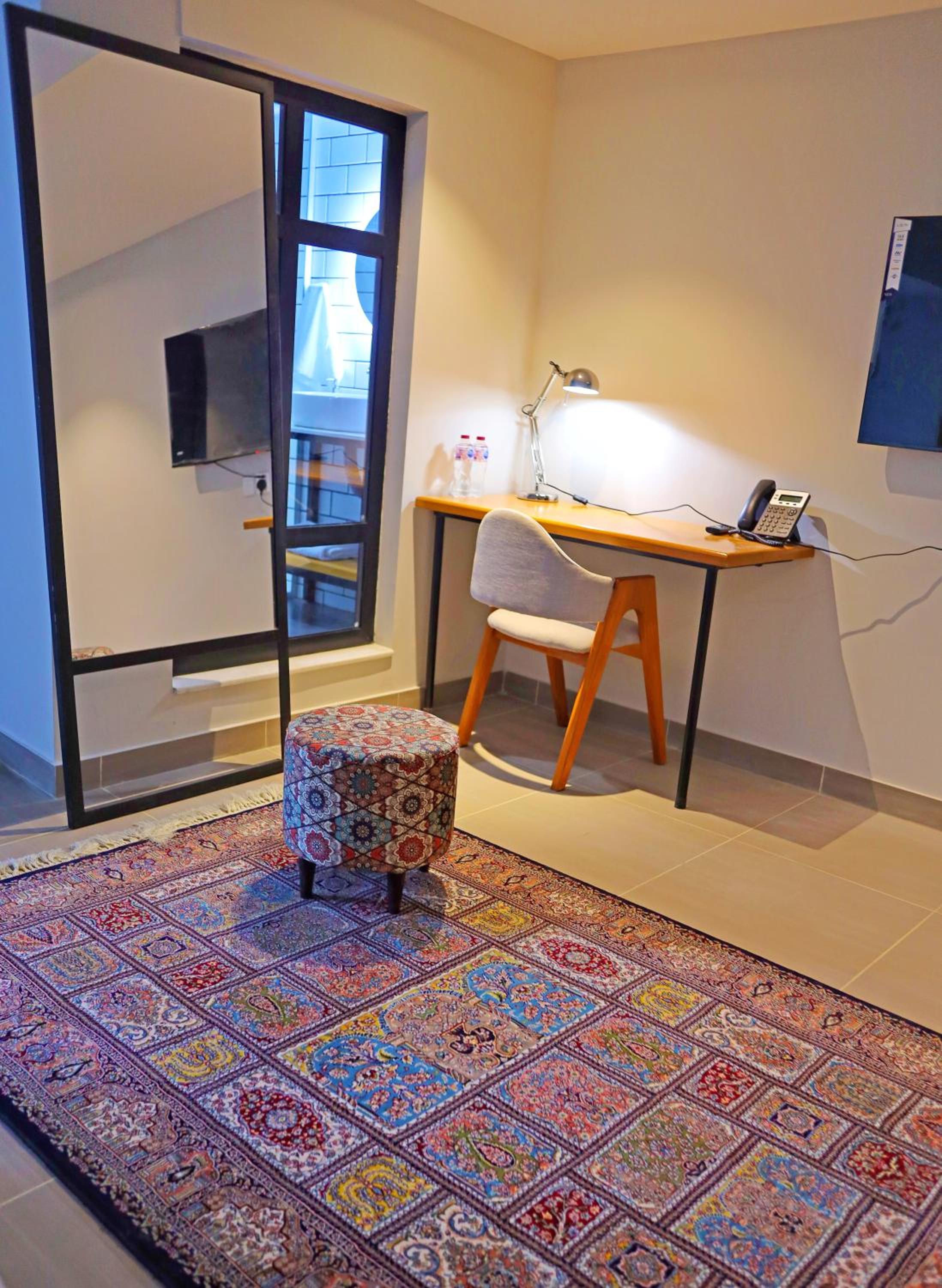 Deluxe King Suite photo 2