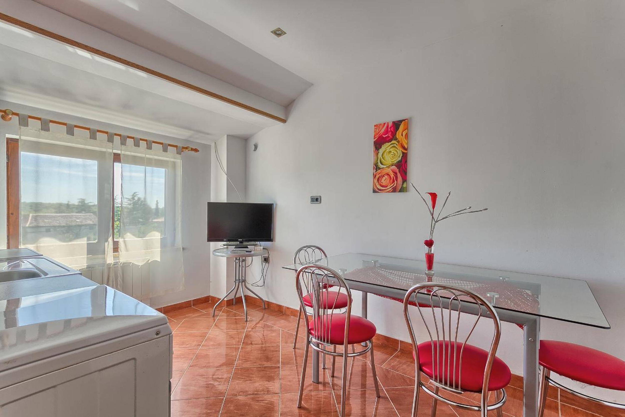Two-Bedroom Apartment - Photo 4