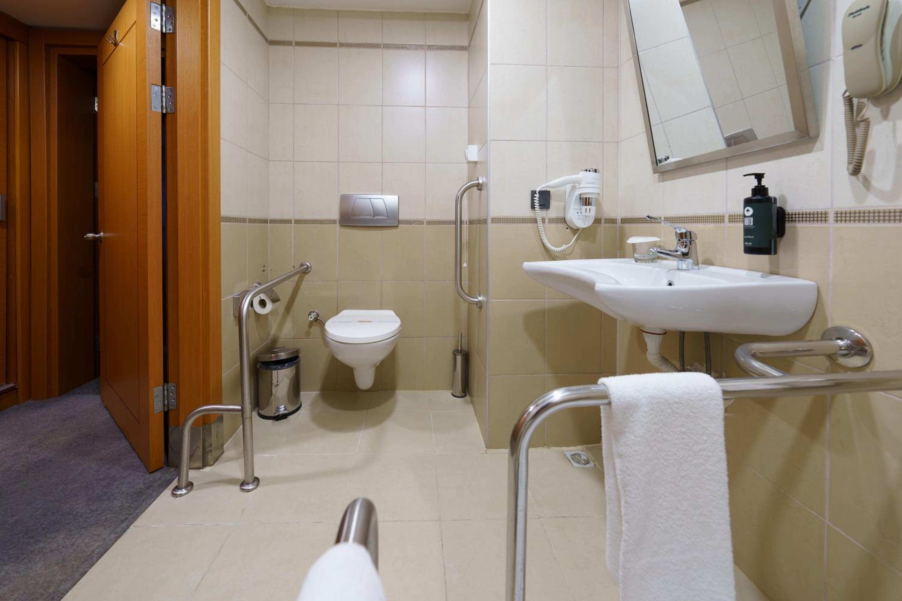 Twin Room - Mobility Access photo 3