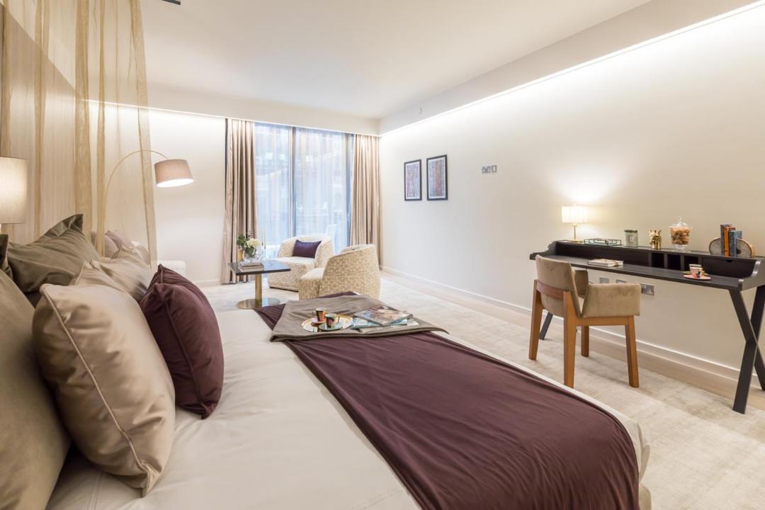 King Suite with Balcony photo 1