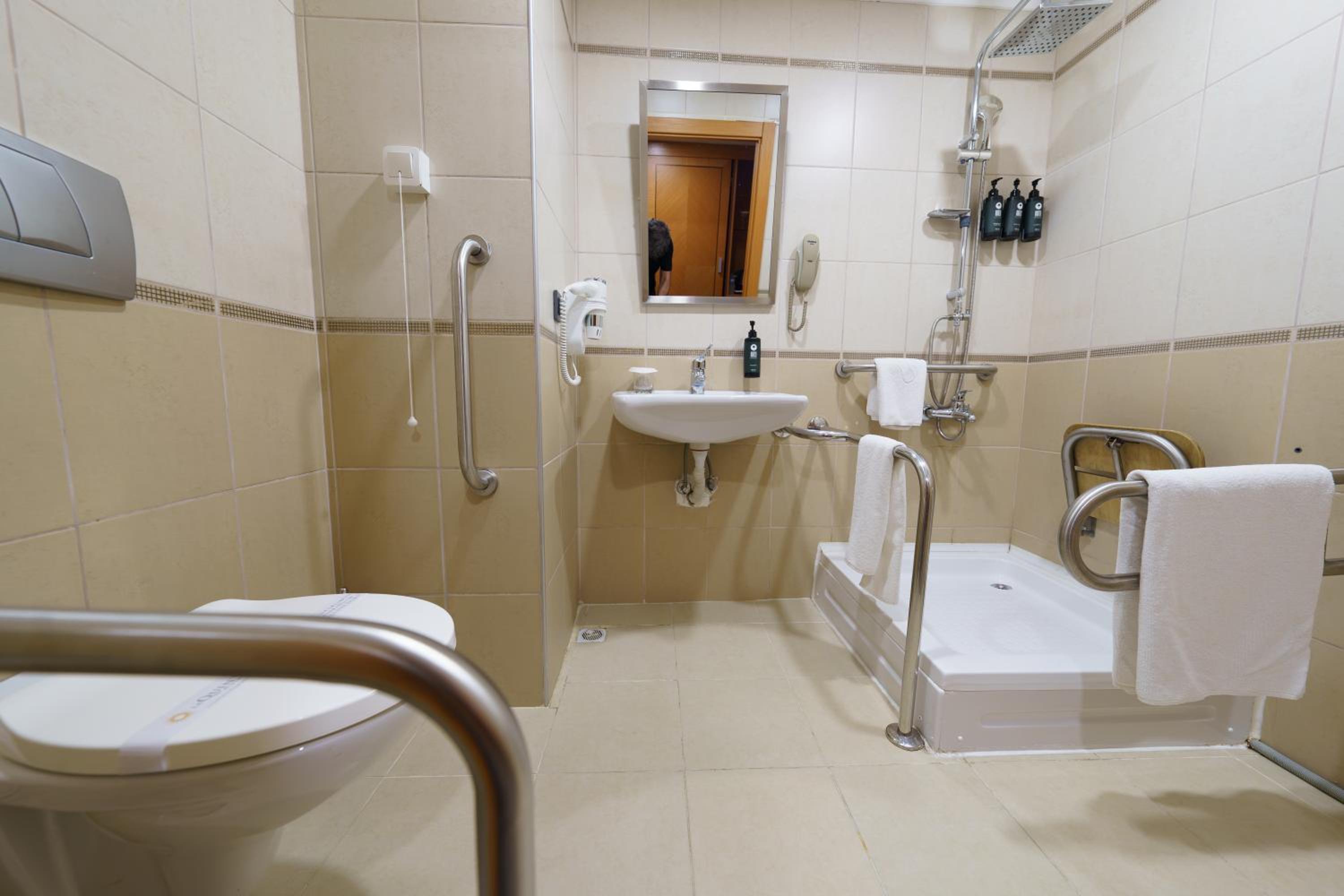 Twin Room - Mobility Access photo 2