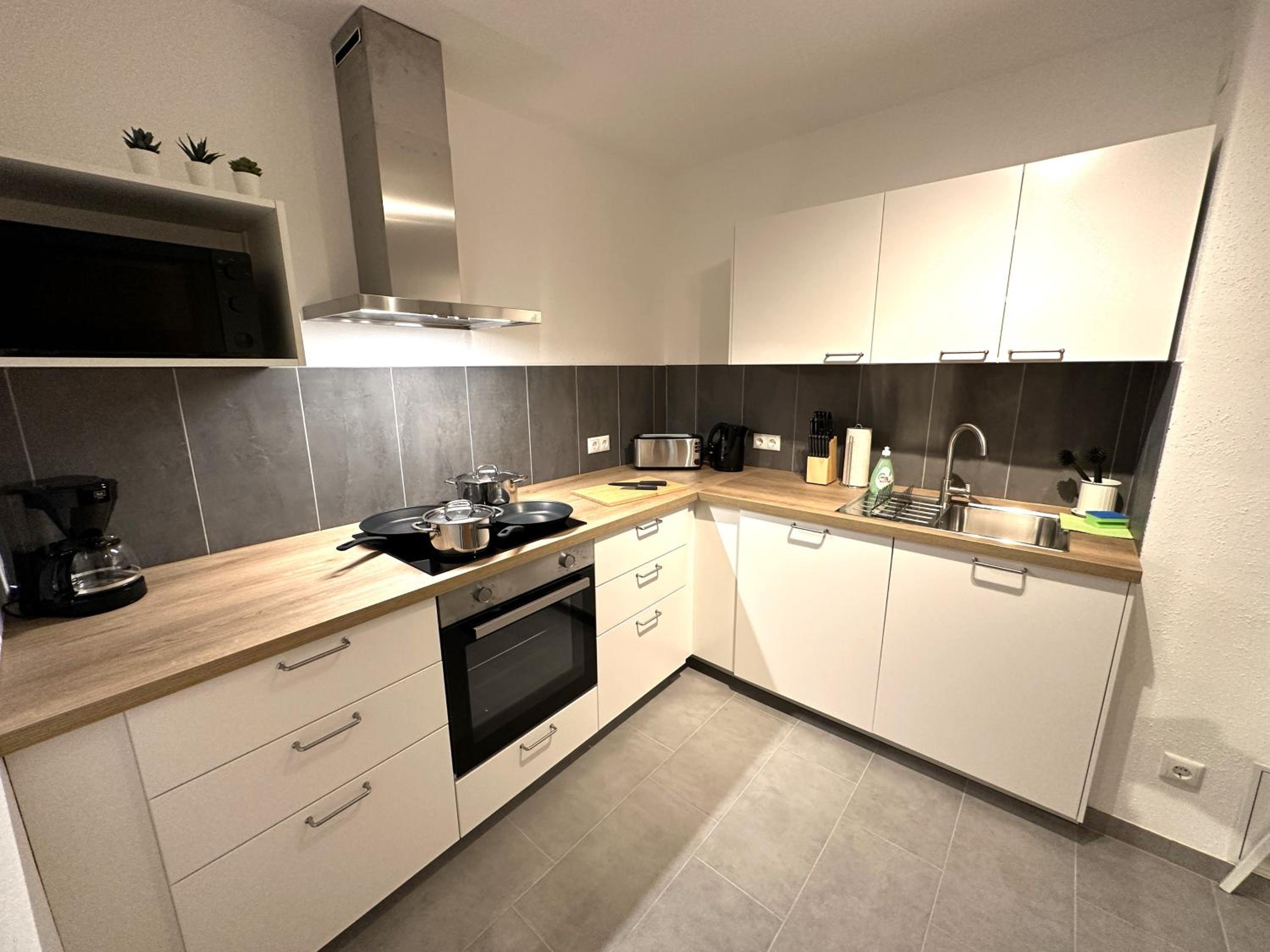 Three-Bedroom Apartment with Balcony photo 2