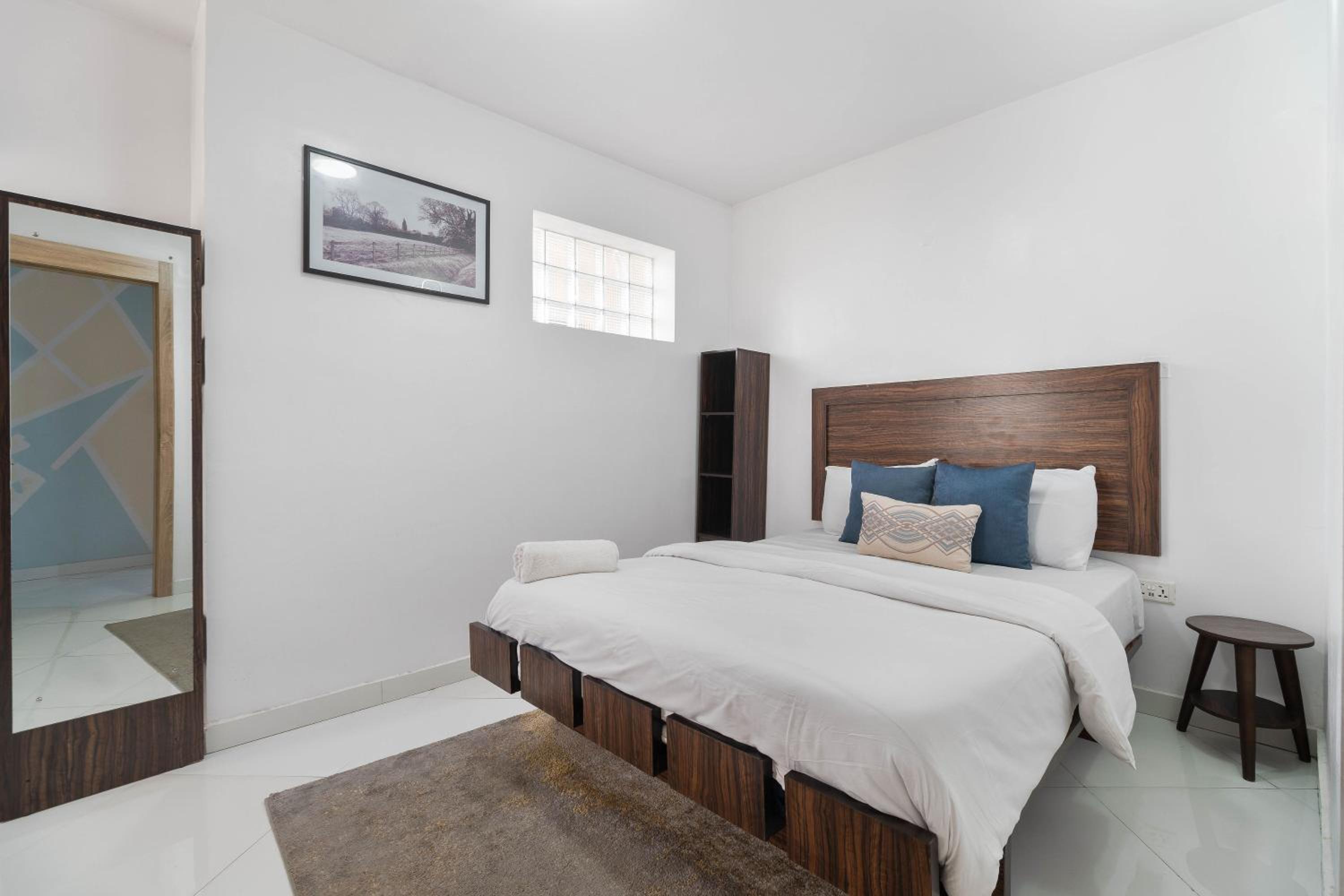 One-Bedroom Apartment photo 2
