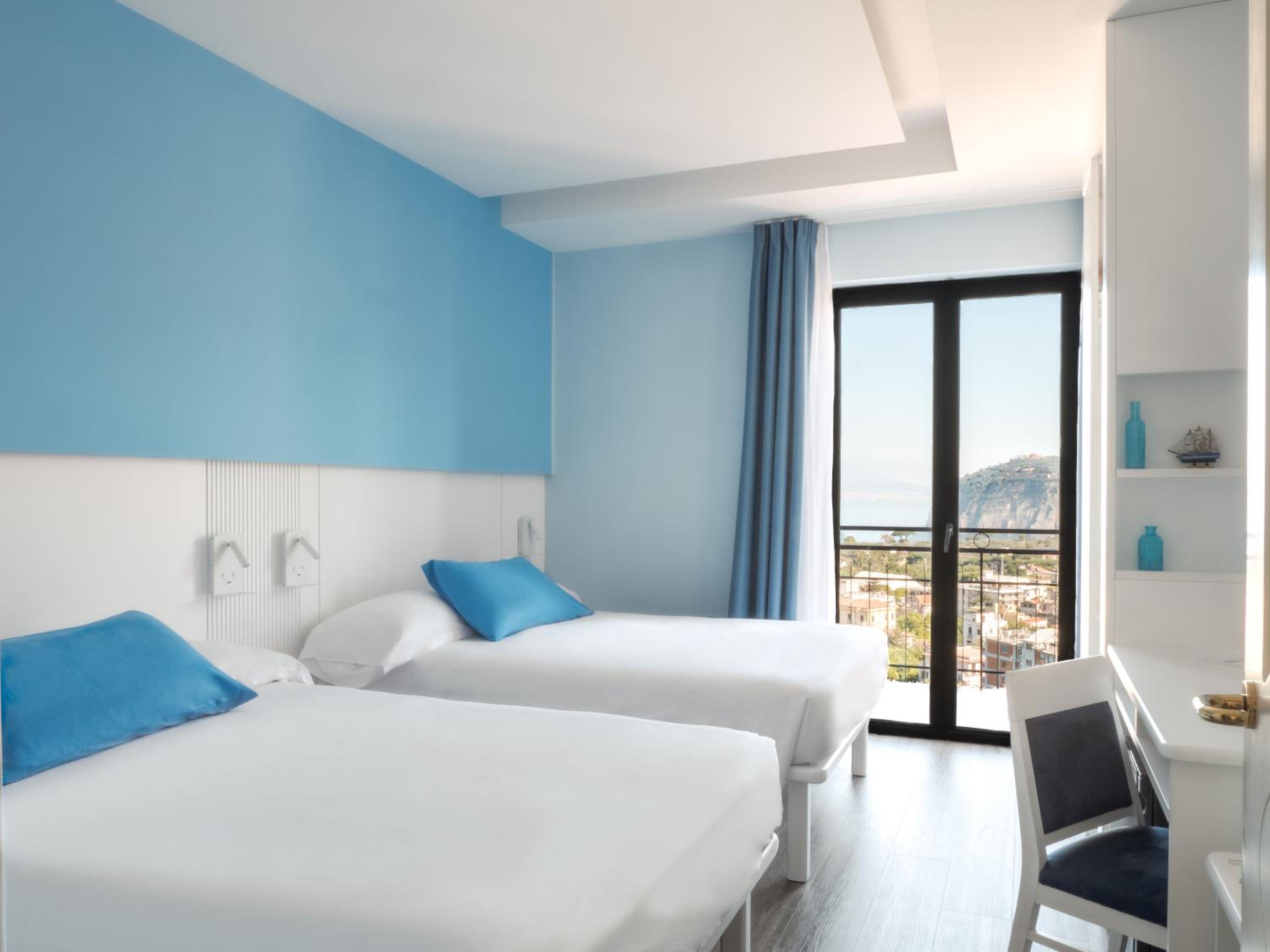 Classic Quadruple Room - Photo 13