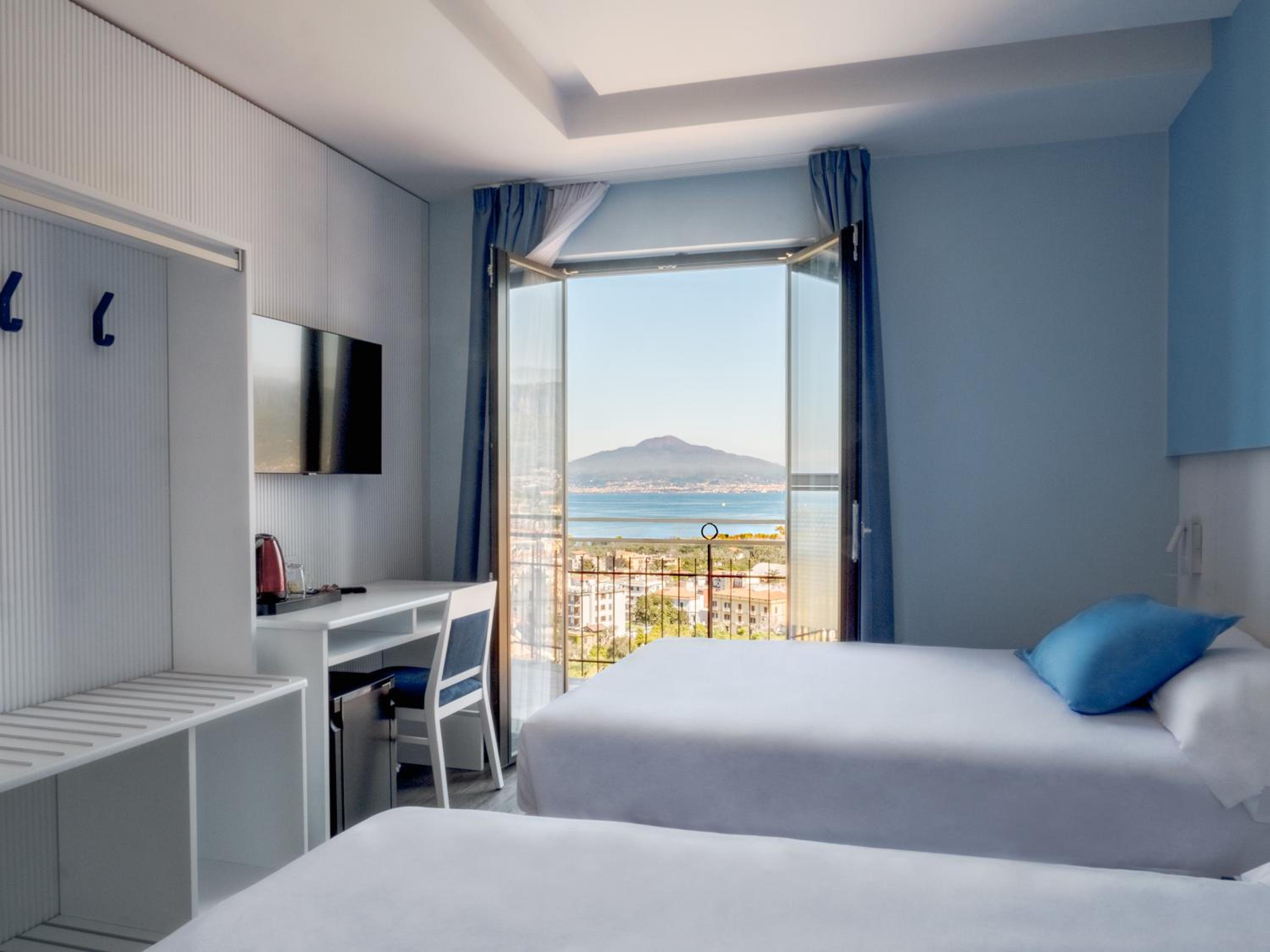 Classic Quadruple Room - Photo 12