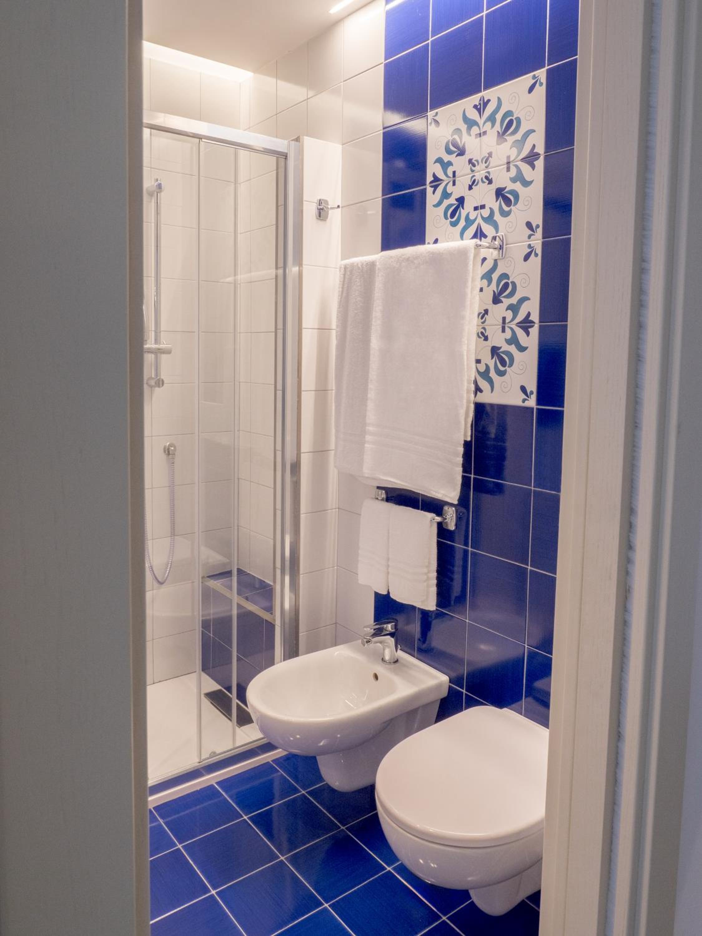 Classic Quadruple Room - Photo 10