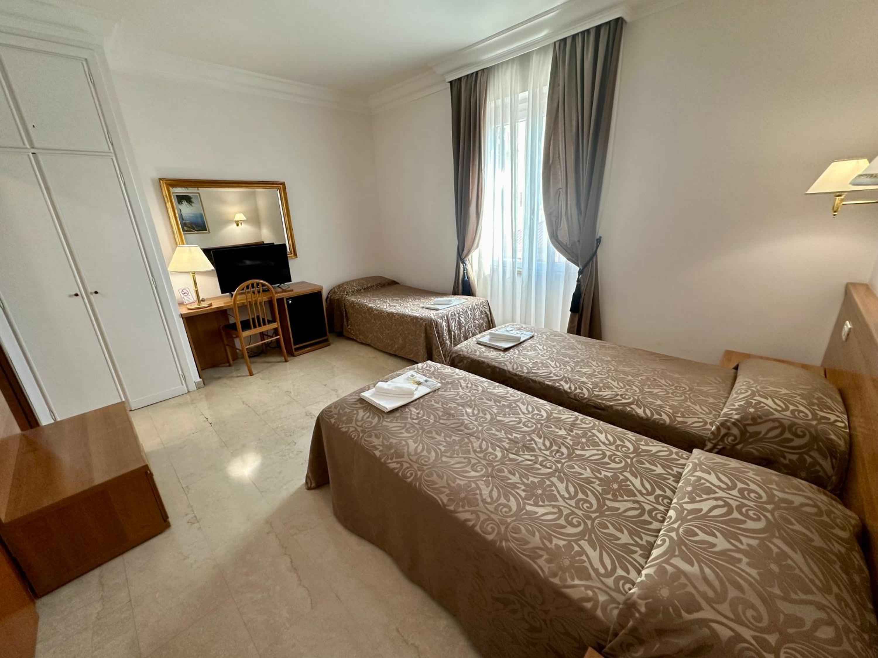 Double or Twin Room photo 1
