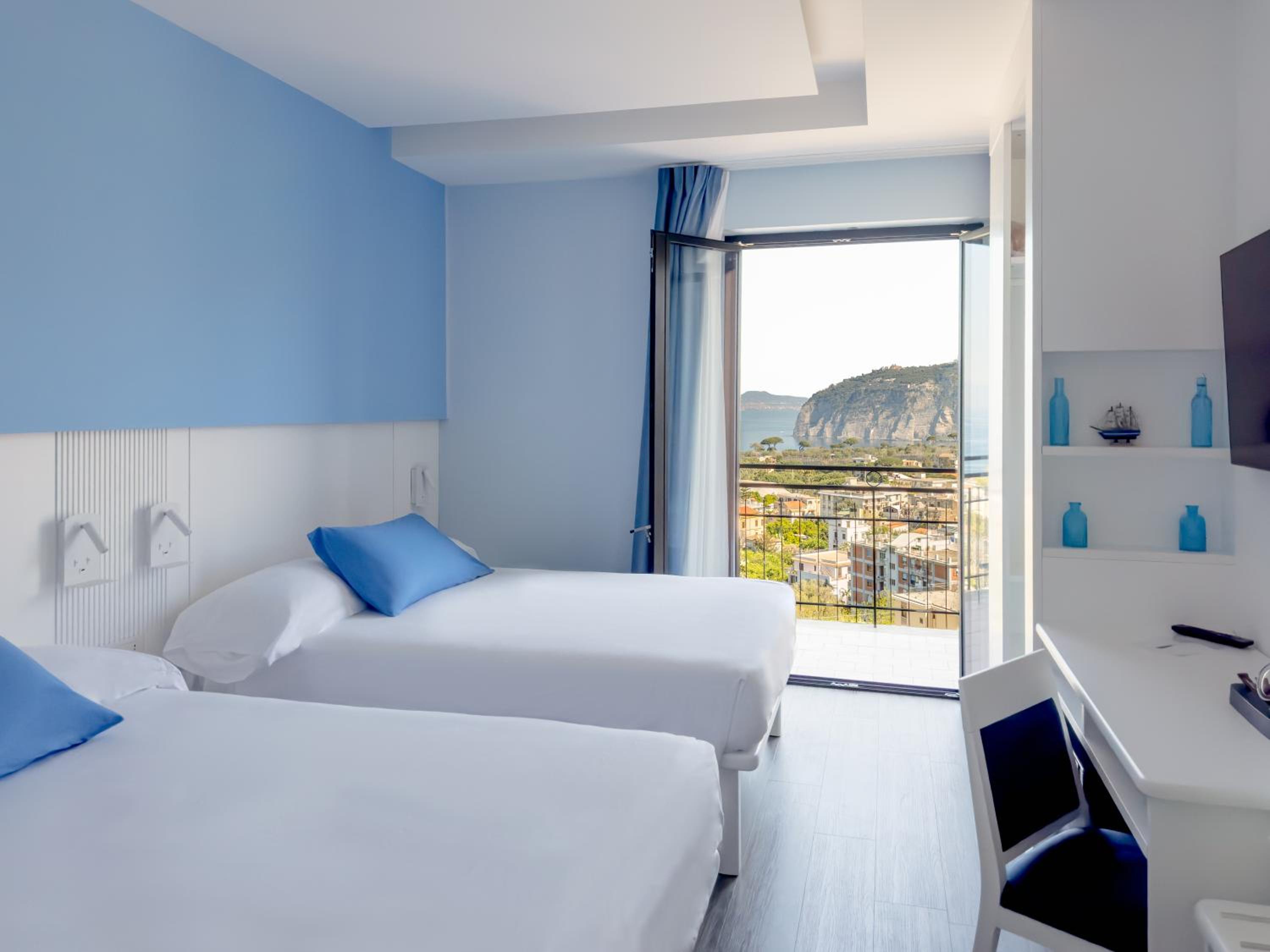 Classic Quadruple Room - Photo 1