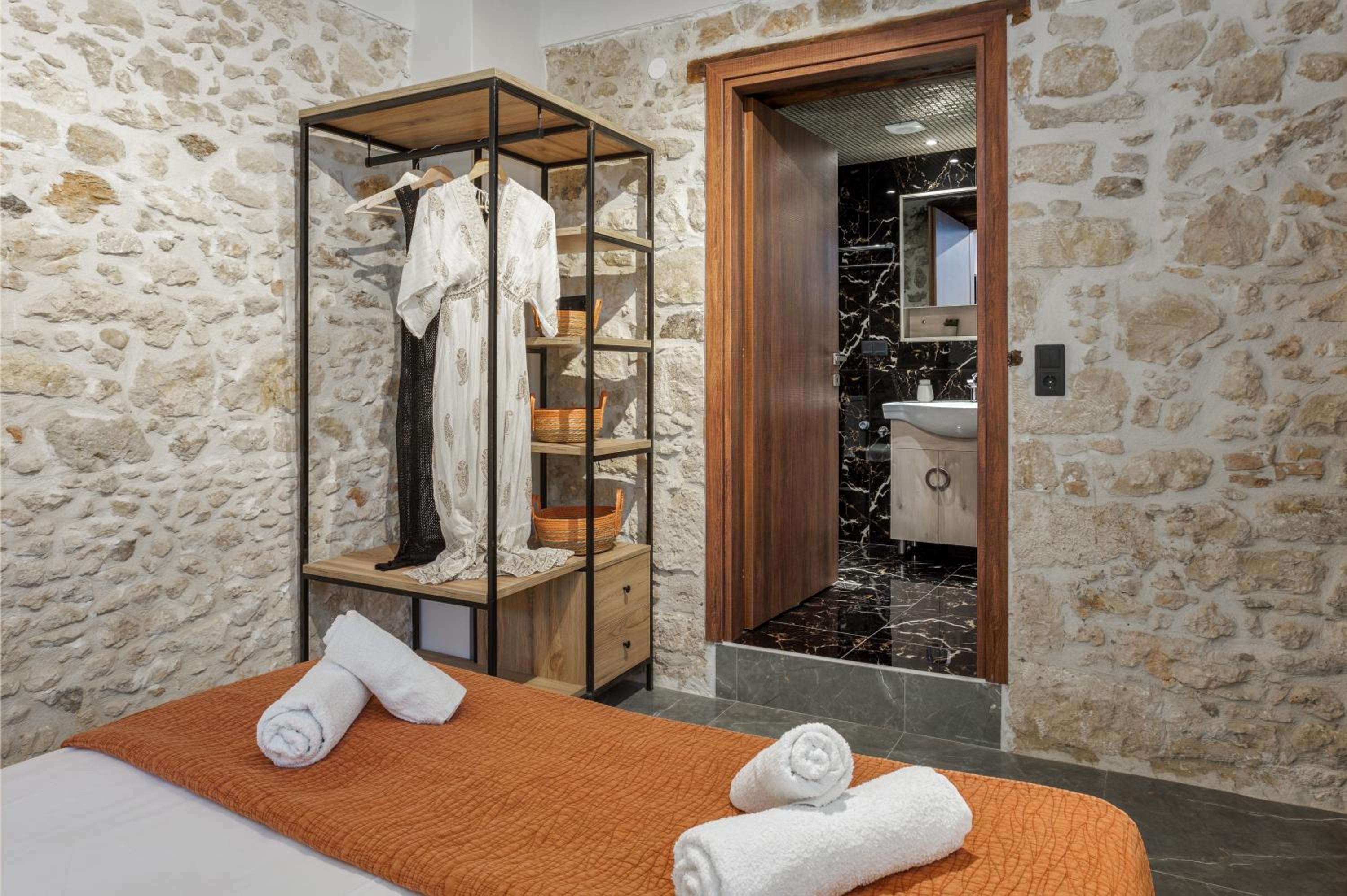 Superior One-Bedroom Apartment