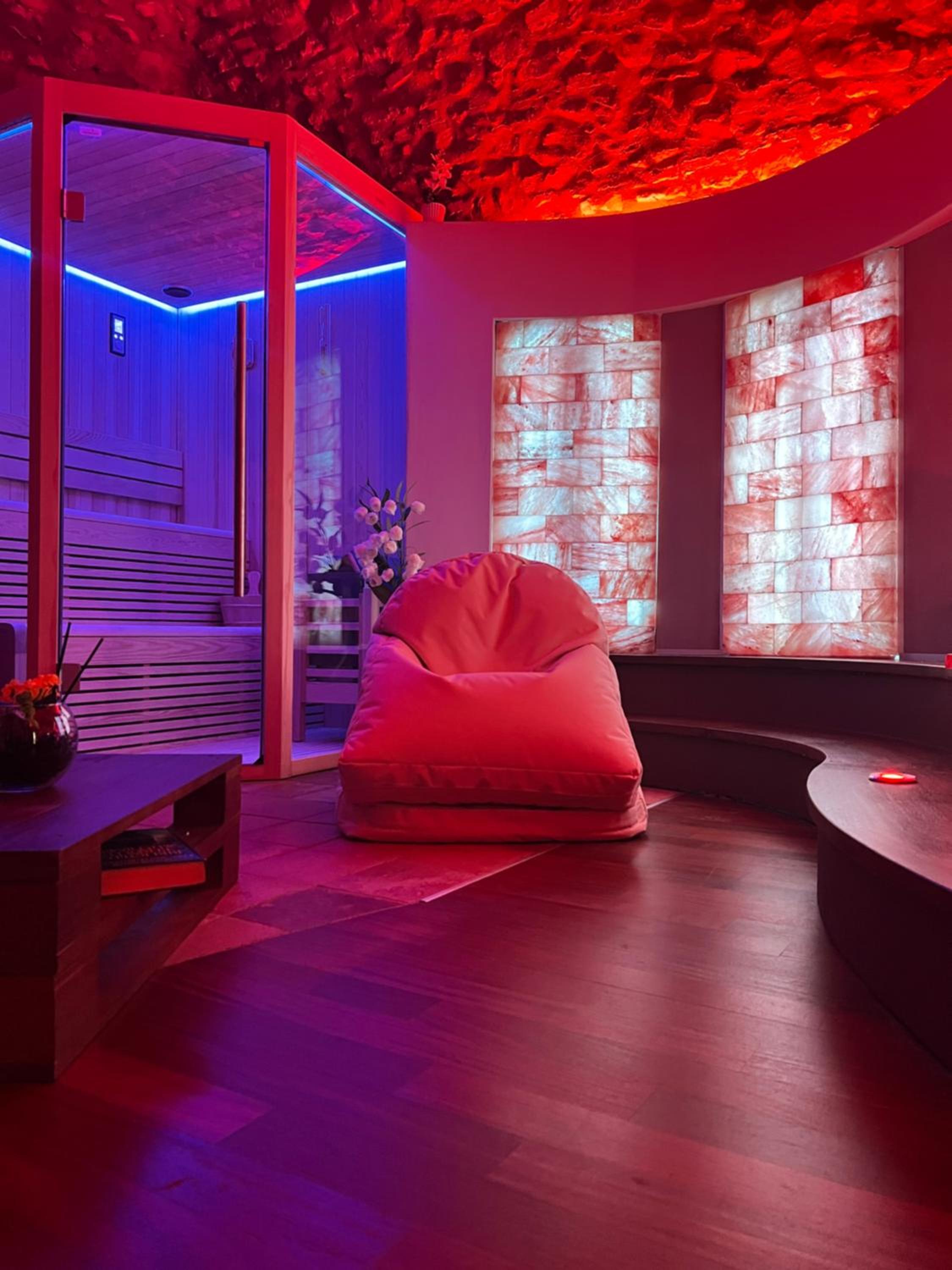 Queen Suite with Spa Bath - Photo 6