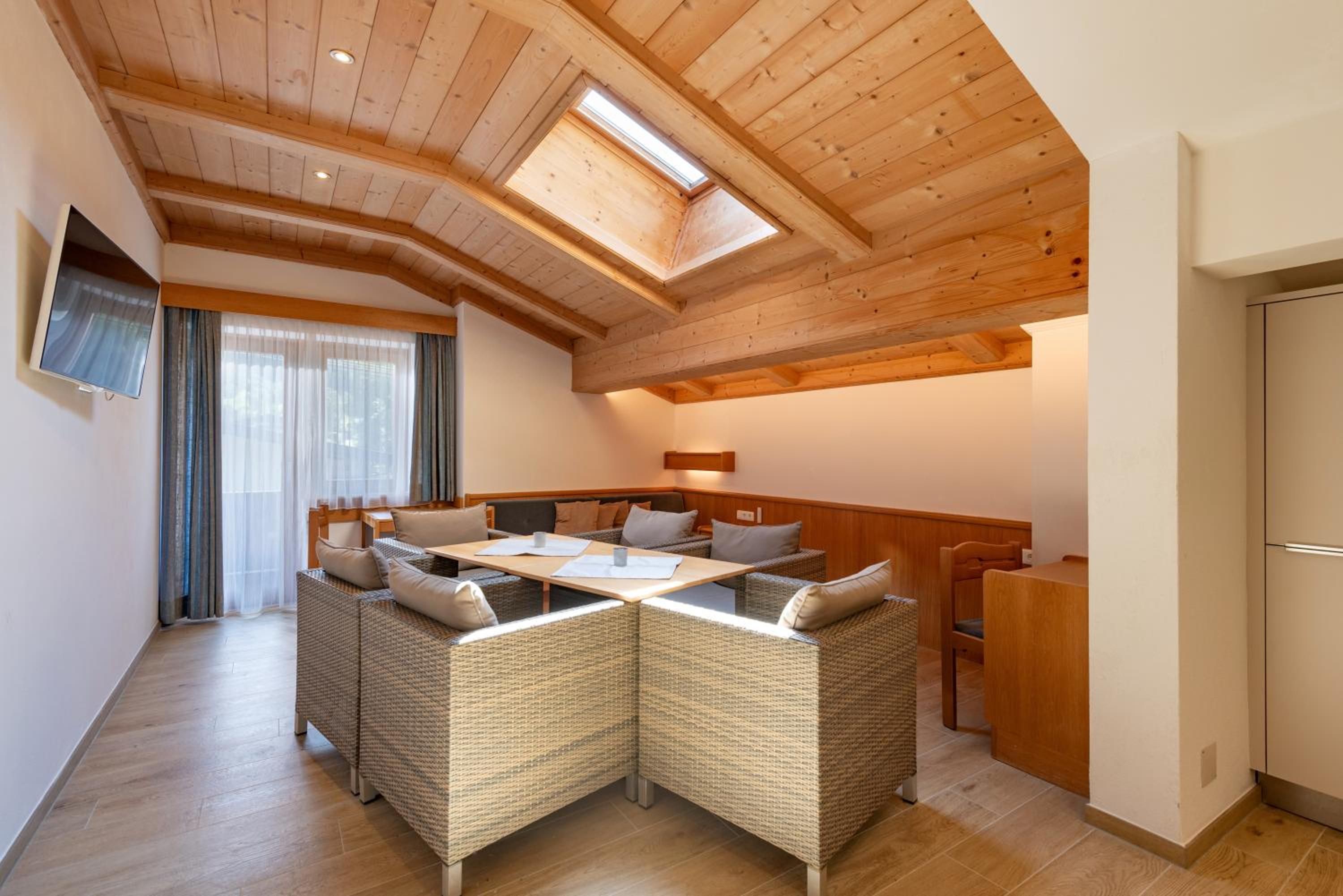 Three-Bedroom Apartment with Balcony photo 1