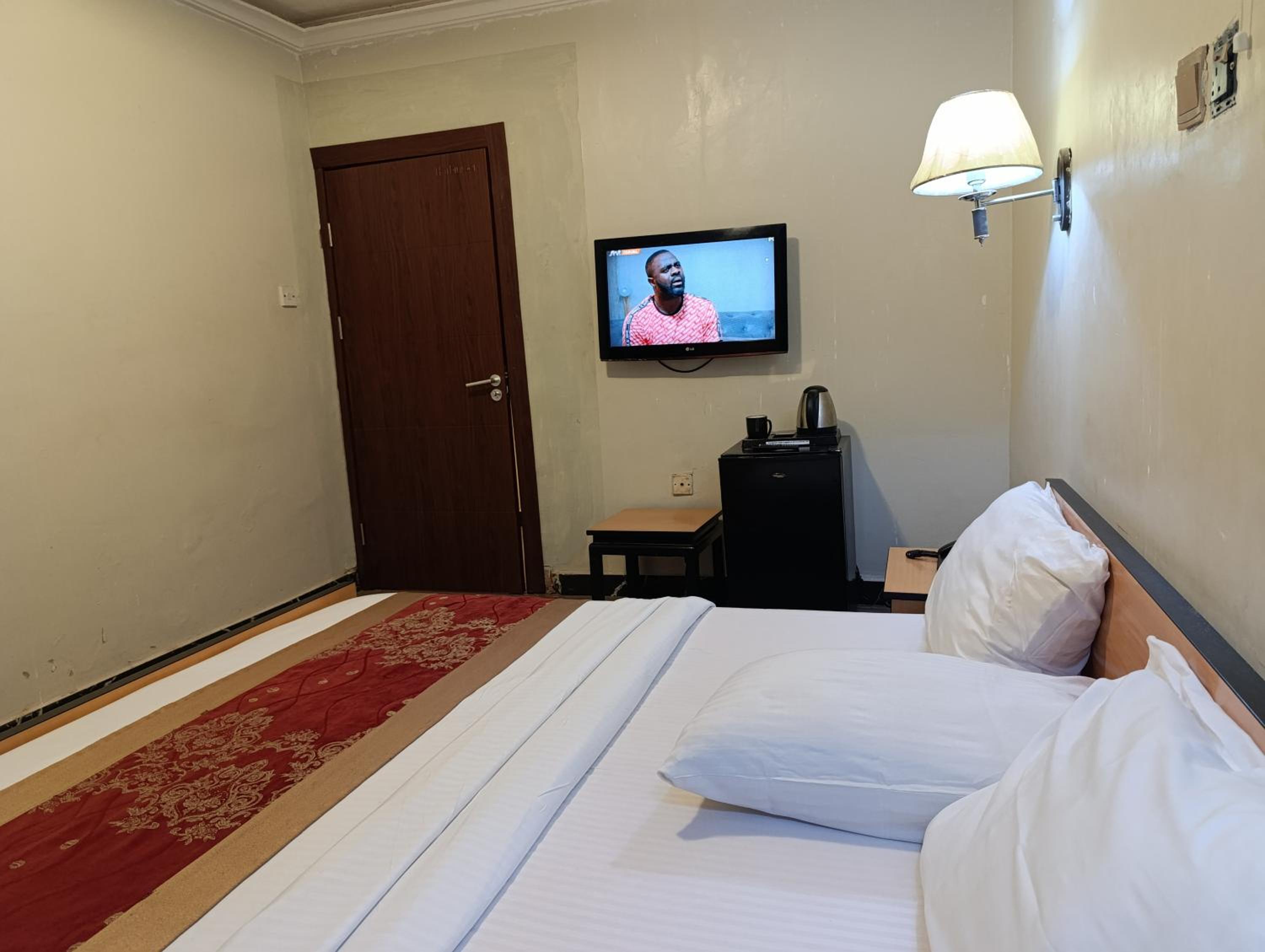 Deluxe King Room photo 2