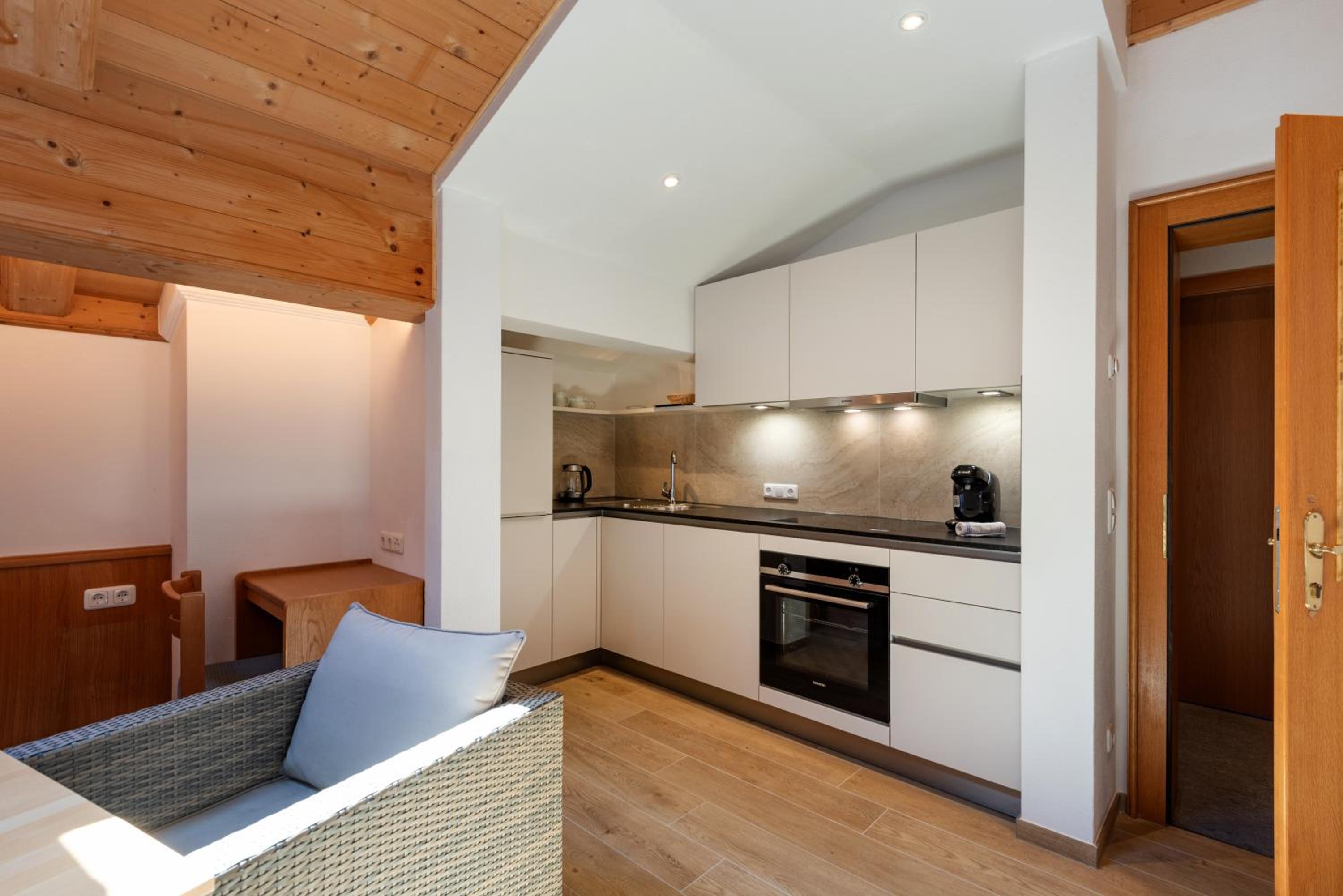 Three-Bedroom Apartment with Balcony photo 3