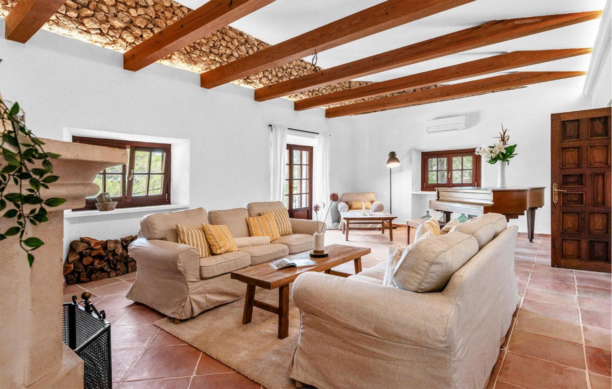 Seven-Bedroom Holiday Home