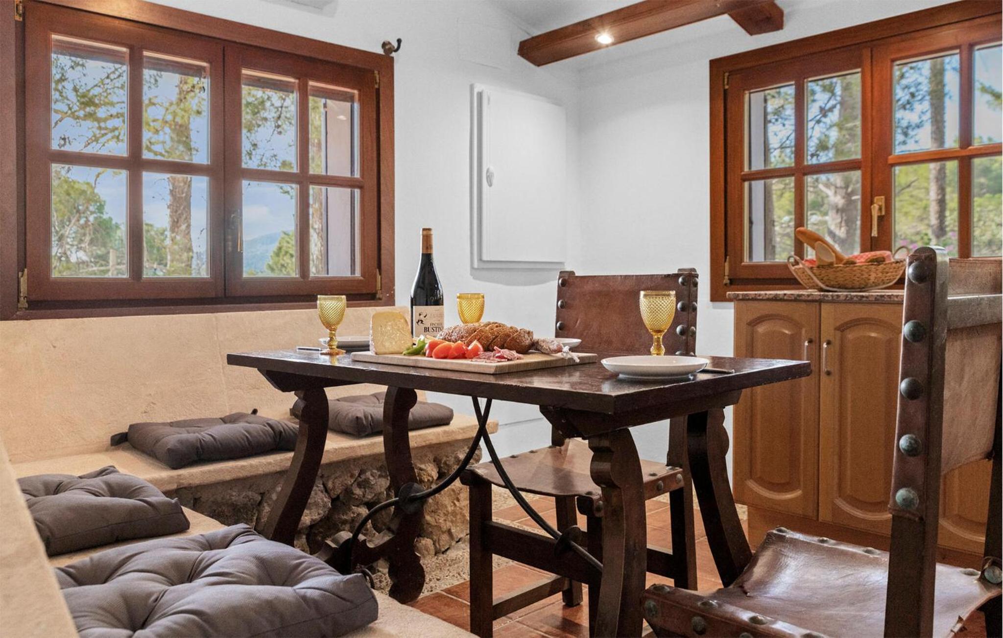Seven-Bedroom Holiday Home photo 2