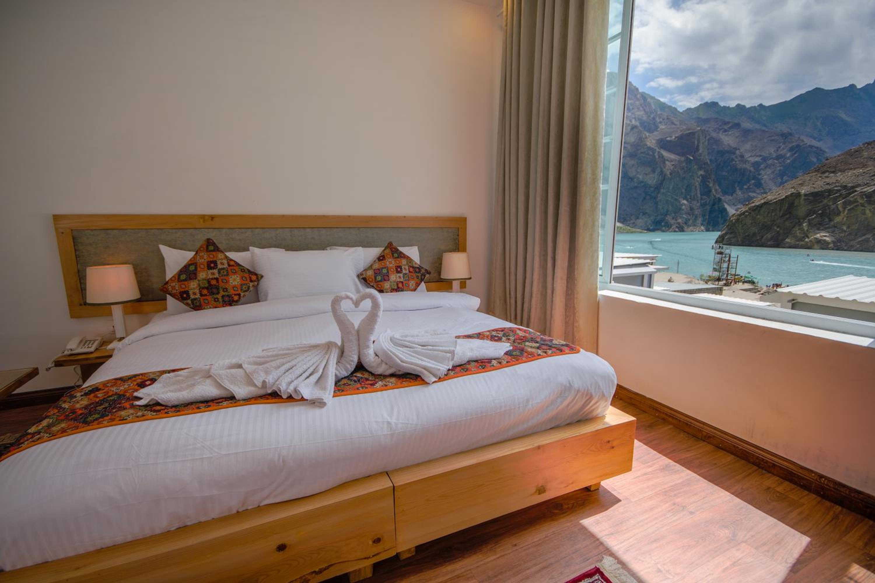 Deluxe Room (2 Adults + 1 Child) photo 3