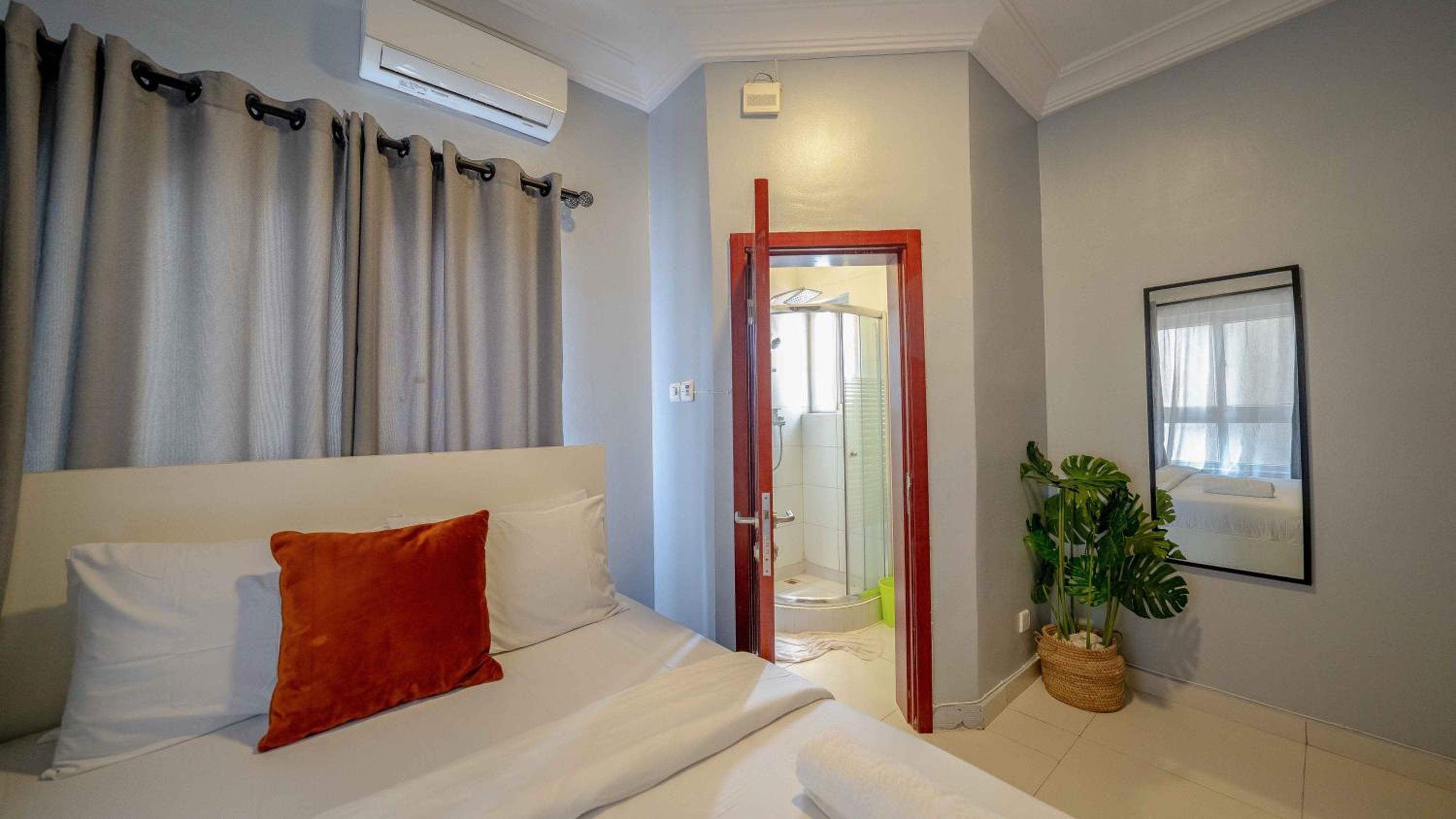 One-Bedroom Apartment photo 3