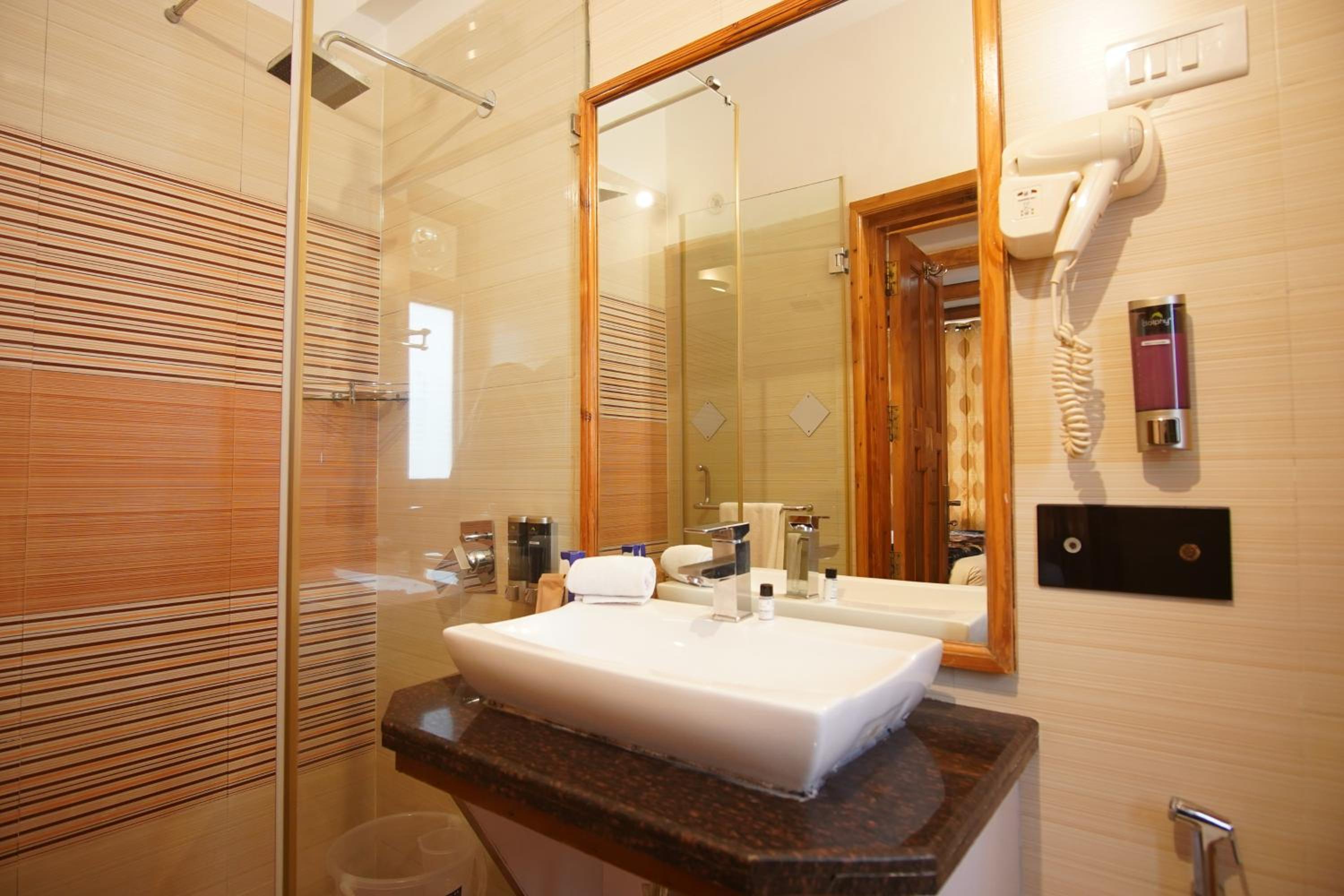 Suite with Balcony - Photo 10